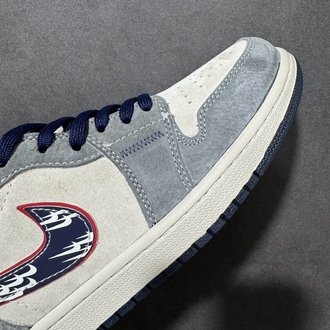 图片[7]-【定制版】复古拼接潮感 街头百搭王 AIR JORDAN 1 灰白撞色拼接鞋面，甄选细腻麂皮与透气织物材质，质感高级且耐穿，标志性Swoosh点缀潮流纹样，后跟联名THE NORTH FACE标识强化辨识度，软弹中底与防滑外底兼顾舒适与抓地力，低帮版型利落显脚瘦，适配通勤、出街、运动多场景，复古腔调拉满，轻松打造高阶穿搭。 货号：LL8888-005 尺码：36 36.5 37.5 38 38.5 39 40 40.5 41 42 42.5 43 44 44.5 45-选品中心