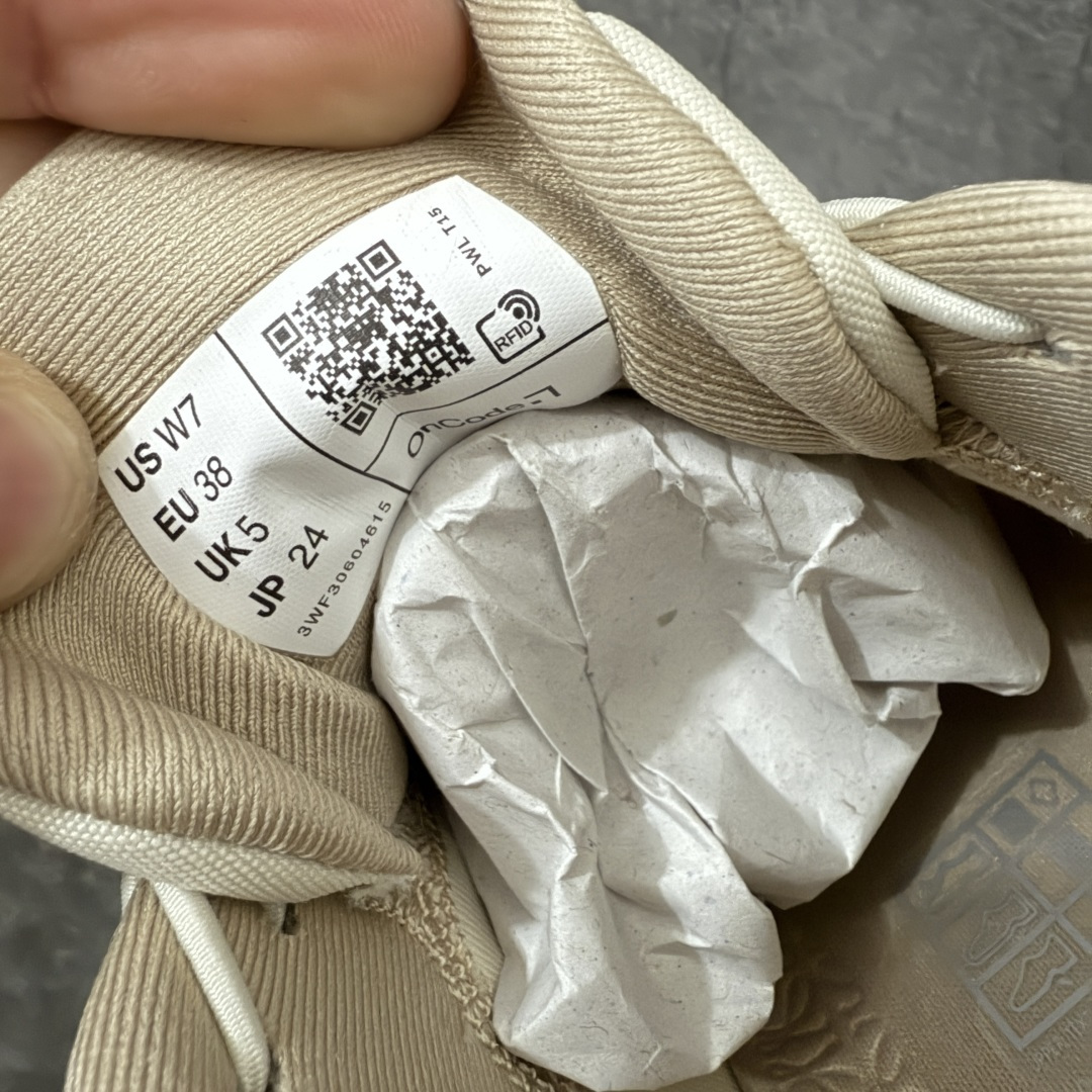 图片[7]-【莞产顶级】LOEWE罗意威 x ON昂跑 联名款 Cloudsolo系列 •原鞋一致橡胶底 原版高弹MD 加爆米花料 •正确后跟小蛮腰 •Logo立体有光泽度 •正确鞋头饱满立体 •鞋舌TPU立体高频 •正确鞋面网布多层厚实材料 •后跟织带高频立体 织带上浆加硬 •正确鞋带头滴胶柔软 •正确鞋垫前薄后厚有弹性（欧奈斯材料，非普通海玻璃） 尺码：36 36.5 37 37.5 38 38.5 39 40 40.5 41 42 42.5 43 44 44.5 45 46（真半码）-选品中心