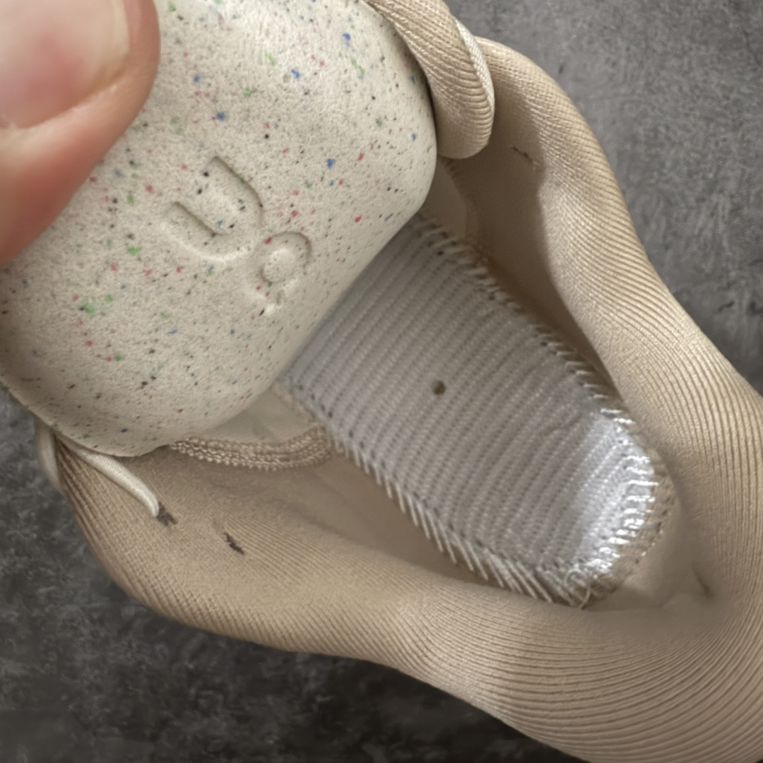图片[9]-【莞产顶级】LOEWE罗意威 x ON昂跑 联名款 Cloudsolo系列 •原鞋一致橡胶底 原版高弹MD 加爆米花料 •正确后跟小蛮腰 •Logo立体有光泽度 •正确鞋头饱满立体 •鞋舌TPU立体高频 •正确鞋面网布多层厚实材料 •后跟织带高频立体 织带上浆加硬 •正确鞋带头滴胶柔软 •正确鞋垫前薄后厚有弹性（欧奈斯材料，非普通海玻璃） 尺码：36 36.5 37 37.5 38 38.5 39 40 40.5 41 42 42.5 43 44 44.5 45 46（真半码）-选品中心