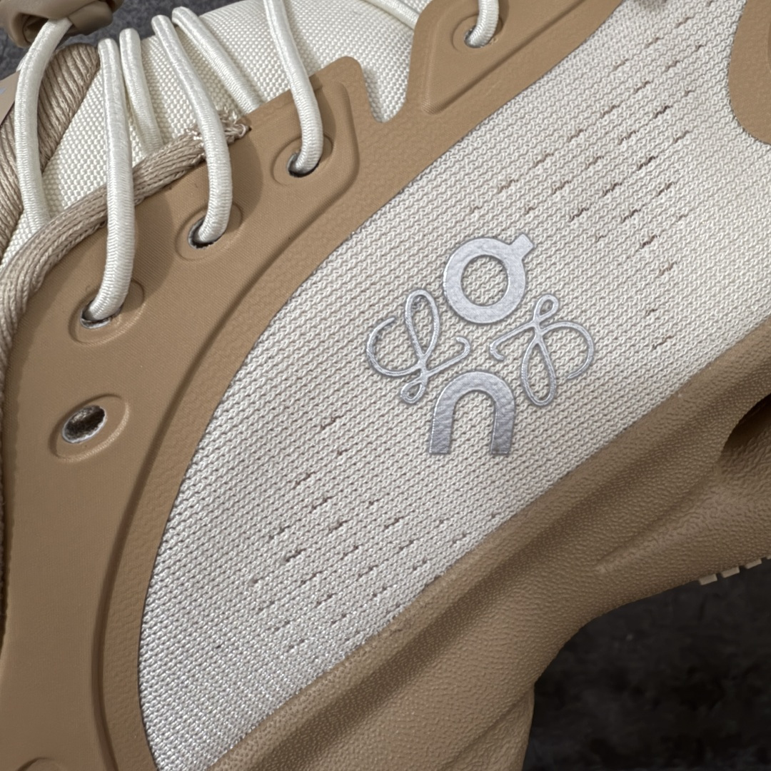 图片[4]-【莞产顶级】LOEWE罗意威 x ON昂跑 联名款 Cloudsolo系列 •原鞋一致橡胶底 原版高弹MD 加爆米花料 •正确后跟小蛮腰 •Logo立体有光泽度 •正确鞋头饱满立体 •鞋舌TPU立体高频 •正确鞋面网布多层厚实材料 •后跟织带高频立体 织带上浆加硬 •正确鞋带头滴胶柔软 •正确鞋垫前薄后厚有弹性（欧奈斯材料，非普通海玻璃） 尺码：36 36.5 37 37.5 38 38.5 39 40 40.5 41 42 42.5 43 44 44.5 45 46（真半码）-选品中心