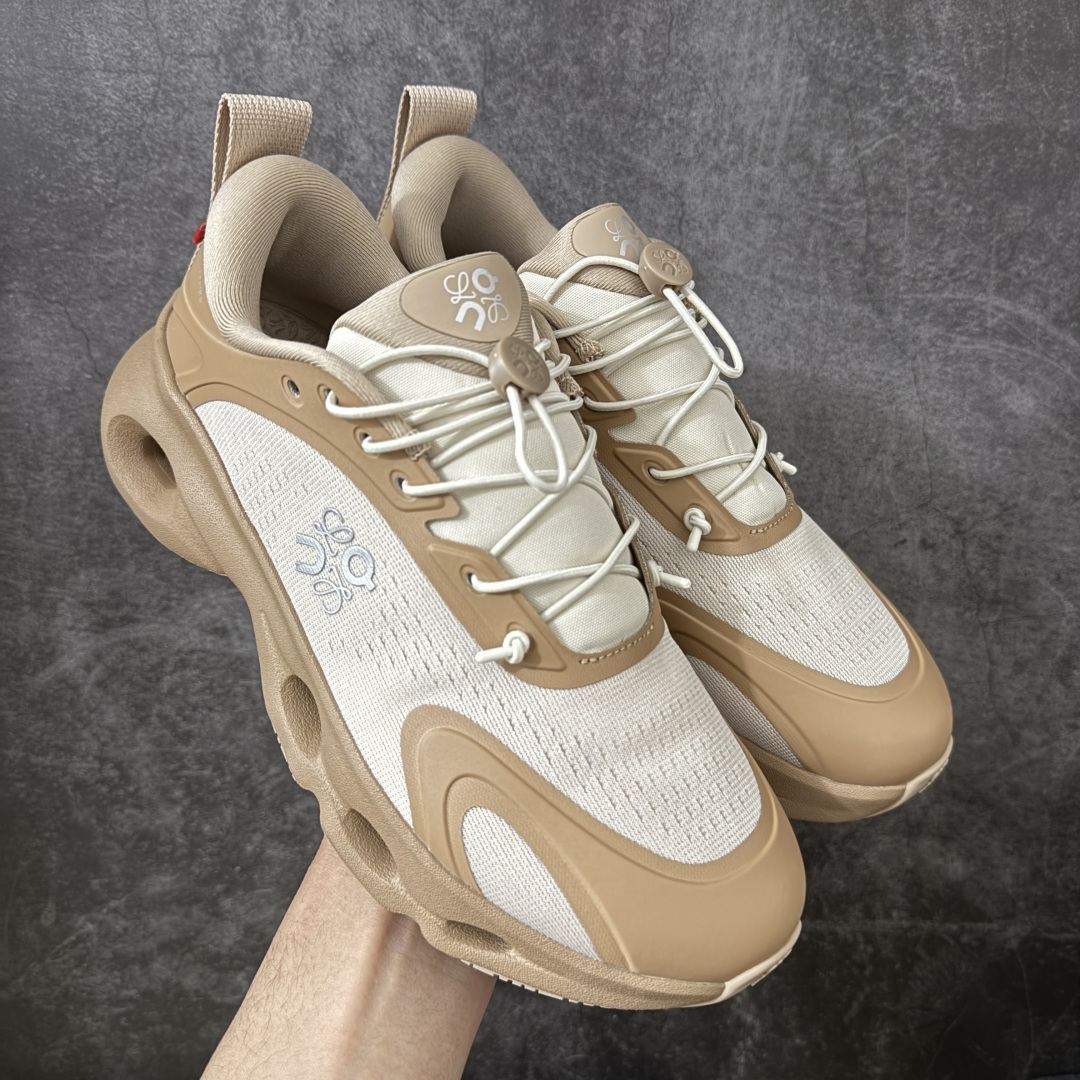 【莞产顶级】LOEWE罗意威 x ON昂跑 联名款 Cloudsolo系列 •原鞋一致橡胶底 原版高弹MD 加爆米花料 •正确后跟小蛮腰 •Logo立体有光泽度 •正确鞋头饱满立体 •鞋舌TPU立体高频 •正确鞋面网布多层厚实材料 •后跟织带高频立体 织带上浆加硬 •正确鞋带头滴胶柔软 •正确鞋垫前薄后厚有弹性（欧奈斯材料，非普通海玻璃） 尺码：36 36.5 37 37.5 38 38.5 39 40 40.5 41 42 42.5 43 44 44.5 45 46（真半码）-选品中心