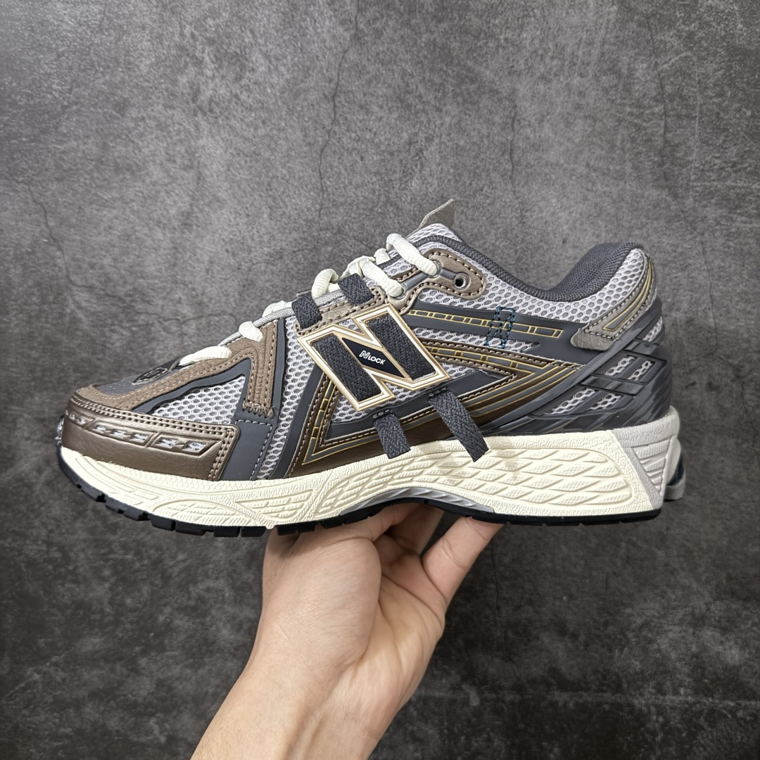 图片[2]-【纯原版】NB新百伦New Balance NB1906 U19066U8系列复古老爹风休闲运动慢跑鞋 采用轻质牛剖革拼接透气网眼衬垫织物鞋面材质#T-Beam大底提供足步弓支撑，保持步态稳定#后跟搭载外露缓震胶 鞋身整体以各种深浅不一的灰色覆盖，鞋头以淡蓝色调装饰，网眼衬垫通过不规律的色块实现做旧的美感，泛黄的鞋底更是进一步增添了复古气息。 尺码：36 37 37.5 38 38.5 39.5 40 40.5 41.5 42 42.5 43 44 45 46.5-选品中心