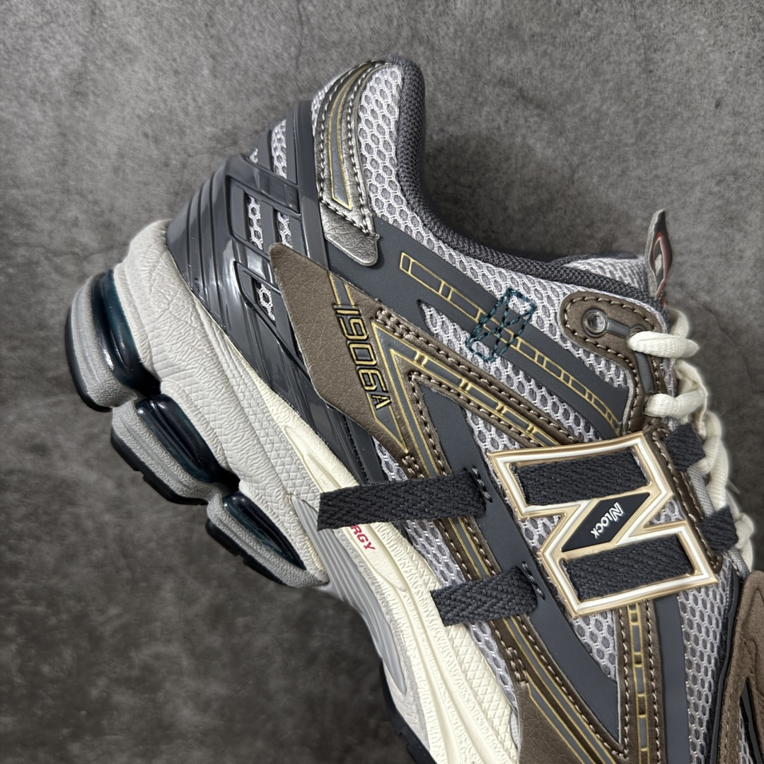 图片[7]-【纯原版】NB新百伦New Balance NB1906 U19066U8系列复古老爹风休闲运动慢跑鞋 采用轻质牛剖革拼接透气网眼衬垫织物鞋面材质#T-Beam大底提供足步弓支撑，保持步态稳定#后跟搭载外露缓震胶 鞋身整体以各种深浅不一的灰色覆盖，鞋头以淡蓝色调装饰，网眼衬垫通过不规律的色块实现做旧的美感，泛黄的鞋底更是进一步增添了复古气息。 尺码：36 37 37.5 38 38.5 39.5 40 40.5 41.5 42 42.5 43 44 45 46.5-选品中心