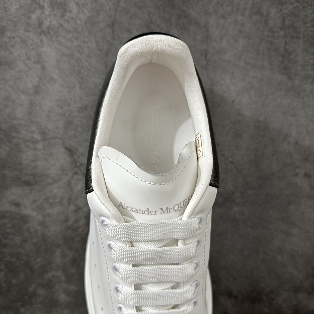 图片[8]-【HT纯原礼盒版】Alexander McQueen/亚历山大麦昆松糕鞋厚底增高小白鞋 黑珍珠 全市场配色最齐(100+配色) 性价比最高 同价位品质无敌 进口丝绸亚光原版正品 水染羊皮内里 羊皮垫脚 回弹度到位 耐磨又舒适 鞋底厚4.5cm 全套原版包装 配件齐全 官方一致 凹凸定制正品原盒包装 右脚鞋舌嵌入防伪芯片装置 外盒鞋标官方二维码扫码+防伪芯片 尺码：35-45-选品中心