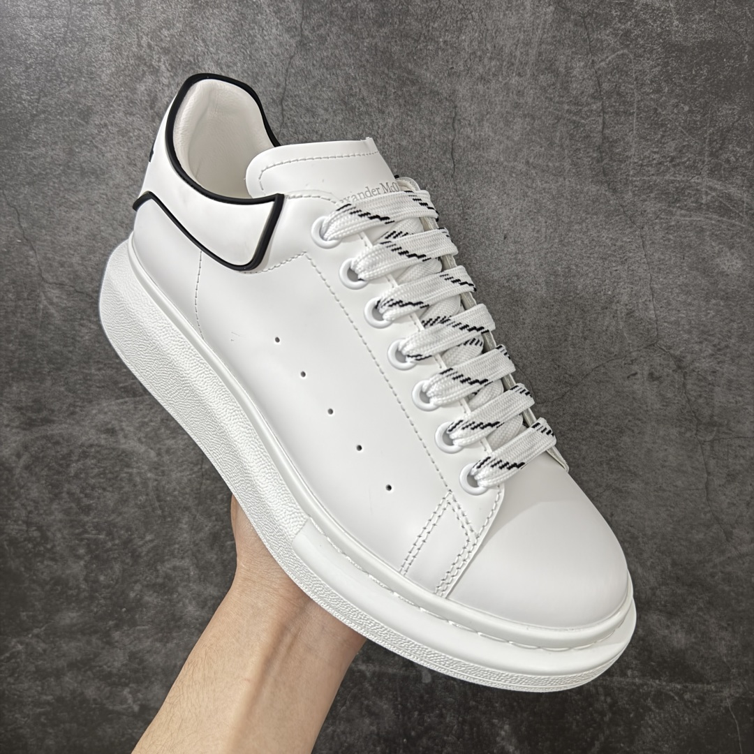 图片[3]-【HT纯原礼盒版】Alexander McQueen/亚历山大麦昆松糕鞋厚底增高小白鞋 白滴胶尾 全市场配色最齐(100+配色) 性价比最高 同价位品质无敌 进口丝绸亚光原版正品 水染羊皮内里 羊皮垫脚 回弹度到位 耐磨又舒适 鞋底厚4.5cm 全套原版包装 配件齐全 官方一致 凹凸定制正品原盒包装 右脚鞋舌嵌入防伪芯片装置 外盒鞋标官方二维码扫码+防伪芯片 尺码：35-45-选品中心
