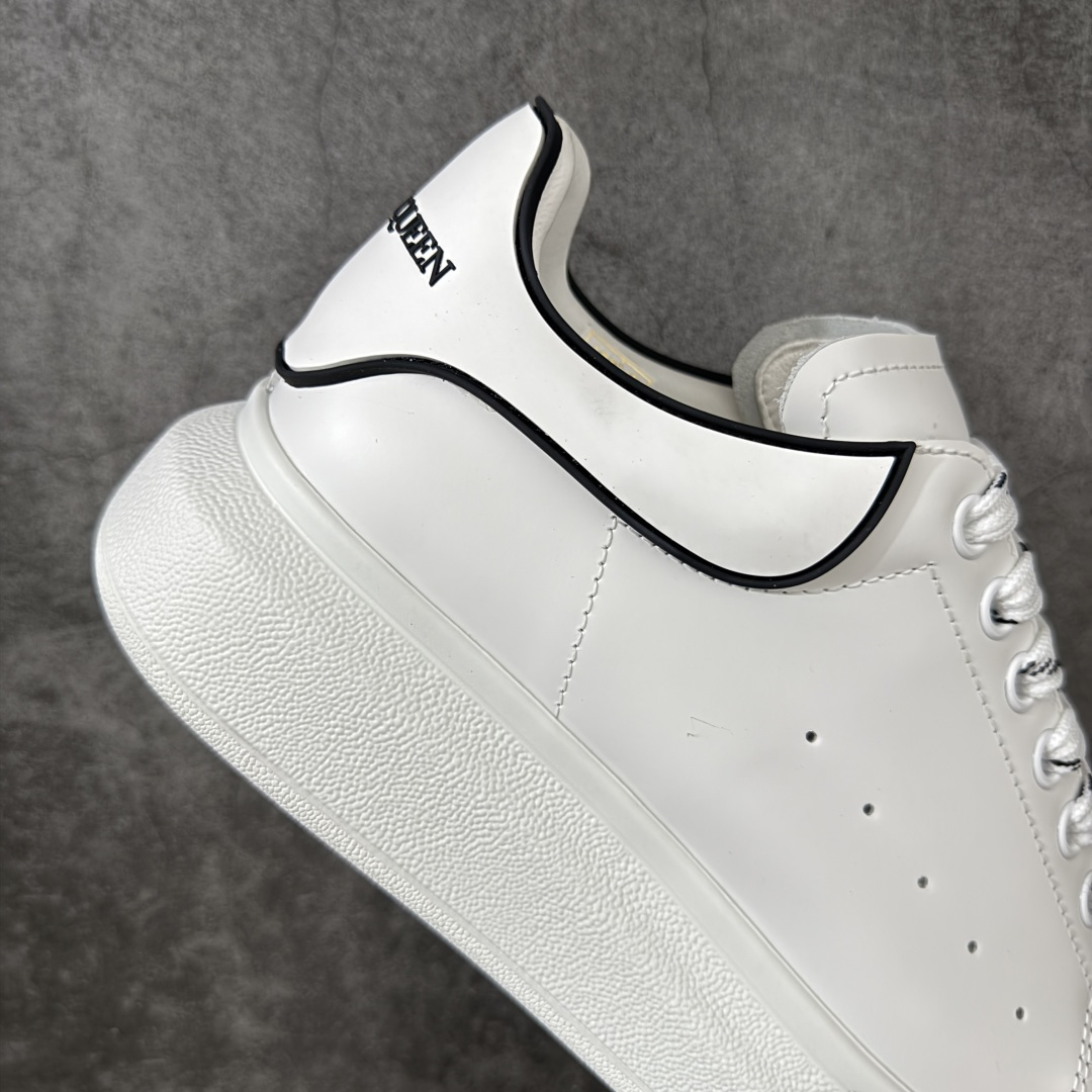 图片[7]-【HT纯原礼盒版】Alexander McQueen/亚历山大麦昆松糕鞋厚底增高小白鞋 白滴胶尾 全市场配色最齐(100+配色) 性价比最高 同价位品质无敌 进口丝绸亚光原版正品 水染羊皮内里 羊皮垫脚 回弹度到位 耐磨又舒适 鞋底厚4.5cm 全套原版包装 配件齐全 官方一致 凹凸定制正品原盒包装 右脚鞋舌嵌入防伪芯片装置 外盒鞋标官方二维码扫码+防伪芯片 尺码：35-45-选品中心