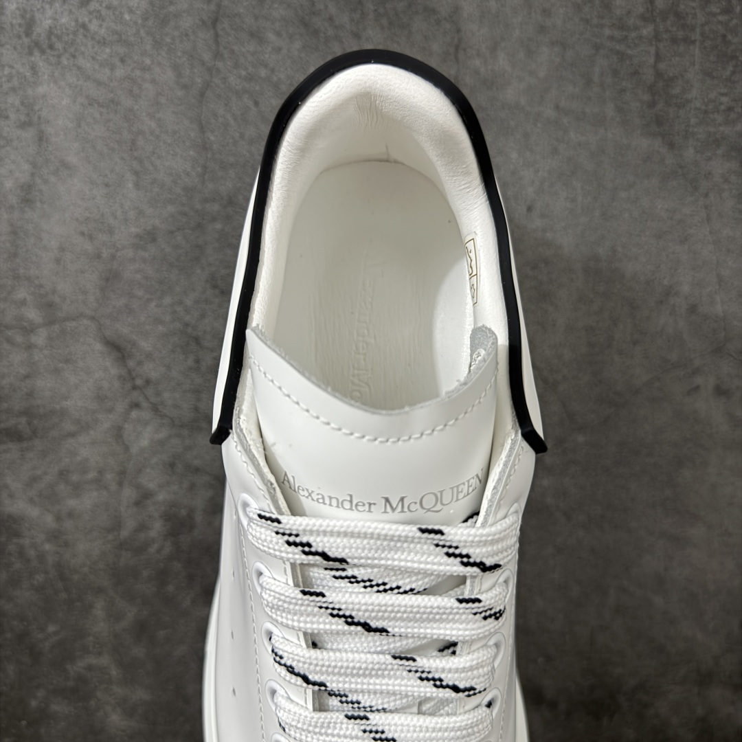 图片[8]-【HT纯原礼盒版】Alexander McQueen/亚历山大麦昆松糕鞋厚底增高小白鞋 白滴胶尾 全市场配色最齐(100+配色) 性价比最高 同价位品质无敌 进口丝绸亚光原版正品 水染羊皮内里 羊皮垫脚 回弹度到位 耐磨又舒适 鞋底厚4.5cm 全套原版包装 配件齐全 官方一致 凹凸定制正品原盒包装 右脚鞋舌嵌入防伪芯片装置 外盒鞋标官方二维码扫码+防伪芯片 尺码：35-45-选品中心