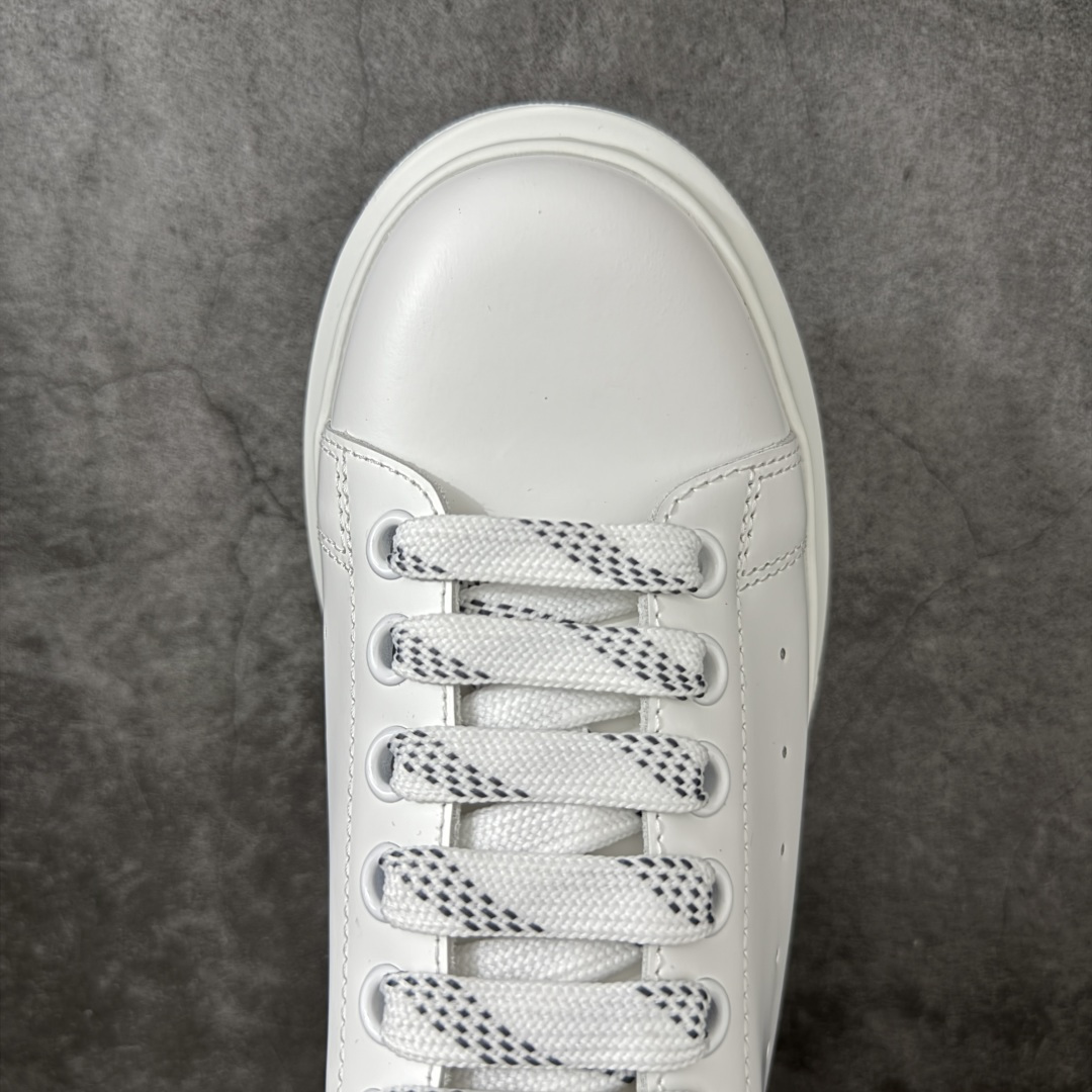 图片[5]-【HT纯原礼盒版】Alexander McQueen/亚历山大麦昆松糕鞋厚底增高小白鞋 米灰鳄鱼纹尾 全市场配色最齐(100+配色) 性价比最高 同价位品质无敌 进口丝绸亚光原版正品 水染羊皮内里 羊皮垫脚 回弹度到位 耐磨又舒适 鞋底厚4.5cm 全套原版包装 配件齐全 官方一致 凹凸定制正品原盒包装 右脚鞋舌嵌入防伪芯片装置 外盒鞋标官方二维码扫码+防伪芯片 尺码：35-45-选品中心