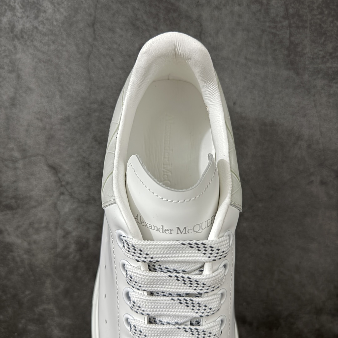 图片[8]-【HT纯原礼盒版】Alexander McQueen/亚历山大麦昆松糕鞋厚底增高小白鞋 米灰鳄鱼纹尾 全市场配色最齐(100+配色) 性价比最高 同价位品质无敌 进口丝绸亚光原版正品 水染羊皮内里 羊皮垫脚 回弹度到位 耐磨又舒适 鞋底厚4.5cm 全套原版包装 配件齐全 官方一致 凹凸定制正品原盒包装 右脚鞋舌嵌入防伪芯片装置 外盒鞋标官方二维码扫码+防伪芯片 尺码：35-45-选品中心