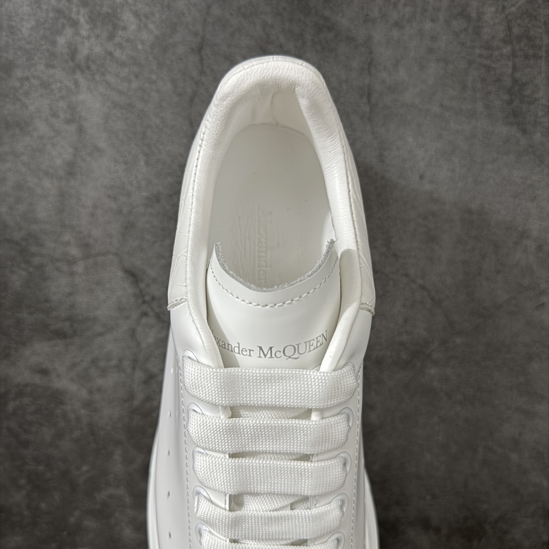 图片[8]-【HT纯原礼盒版】Alexander McQueen/亚历山大麦昆松糕鞋厚底增高小白鞋 白鳄鱼纹尾 全市场配色最齐(100+配色) 性价比最高 同价位品质无敌 进口丝绸亚光原版正品 水染羊皮内里 羊皮垫脚 回弹度到位 耐磨又舒适 鞋底厚4.5cm 全套原版包装 配件齐全 官方一致 凹凸定制正品原盒包装 右脚鞋舌嵌入防伪芯片装置 外盒鞋标官方二维码扫码+防伪芯片 尺码：35-45-选品中心