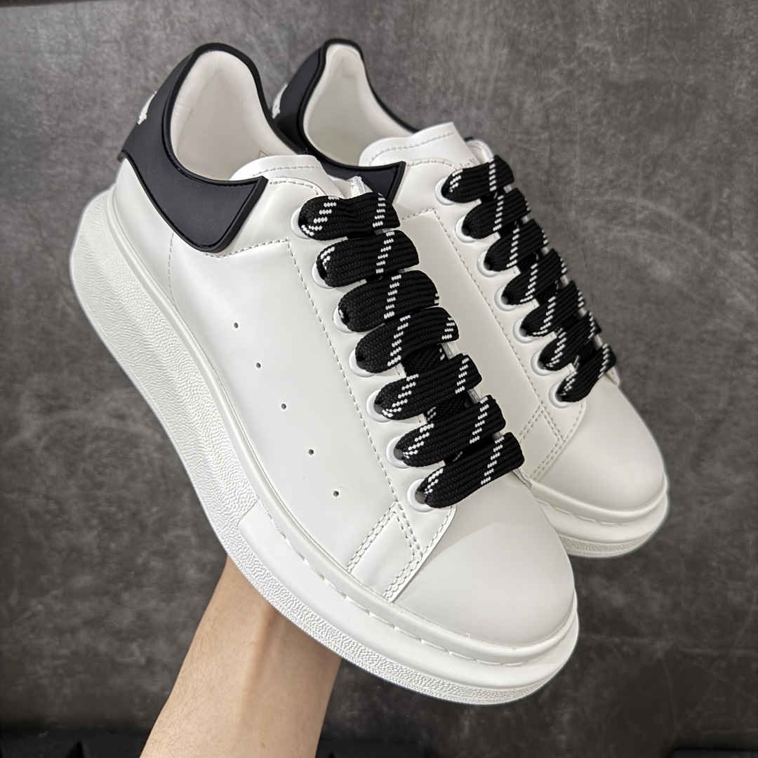 图片[4]-【HT纯原礼盒版】Alexander McQueen/亚历山大麦昆松糕鞋厚底增高小白鞋 全市场配色最齐(100+配色) 性价比最高 同价位品质无敌 进口丝绸亚光原版正品 水染羊皮内里 羊皮垫脚 回弹度到位 耐磨又舒适 鞋底厚4.5cm 全套原版包装 配件齐全 官方一致 凹凸定制正品原盒包装 右脚鞋舌嵌入防伪芯片装置 外盒鞋标官方二维码扫码+防伪芯片 尺码：35-45-选品中心