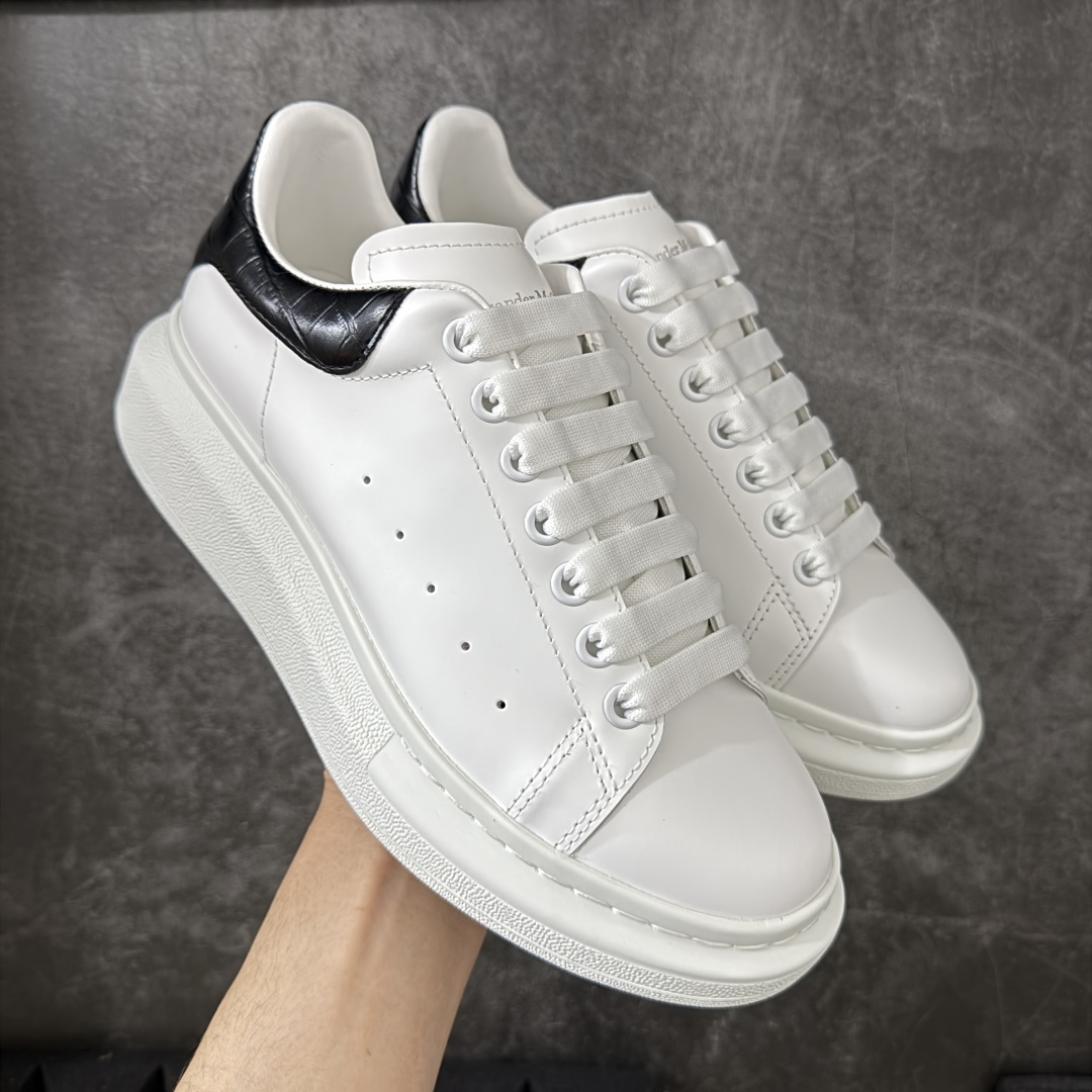 图片[8]-【HT纯原礼盒版】Alexander McQueen/亚历山大麦昆松糕鞋厚底增高小白鞋 全市场配色最齐(100+配色) 性价比最高 同价位品质无敌 进口丝绸亚光原版正品 水染羊皮内里 羊皮垫脚 回弹度到位 耐磨又舒适 鞋底厚4.5cm 全套原版包装 配件齐全 官方一致 凹凸定制正品原盒包装 右脚鞋舌嵌入防伪芯片装置 外盒鞋标官方二维码扫码+防伪芯片 尺码：35-45-选品中心