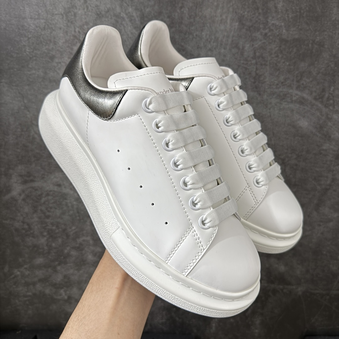 图片[14]-【HT纯原礼盒版】Alexander McQueen/亚历山大麦昆松糕鞋厚底增高小白鞋 全市场配色最齐(100+配色) 性价比最高 同价位品质无敌 进口丝绸亚光原版正品 水染羊皮内里 羊皮垫脚 回弹度到位 耐磨又舒适 鞋底厚4.5cm 全套原版包装 配件齐全 官方一致 凹凸定制正品原盒包装 右脚鞋舌嵌入防伪芯片装置 外盒鞋标官方二维码扫码+防伪芯片 尺码：35-45-选品中心