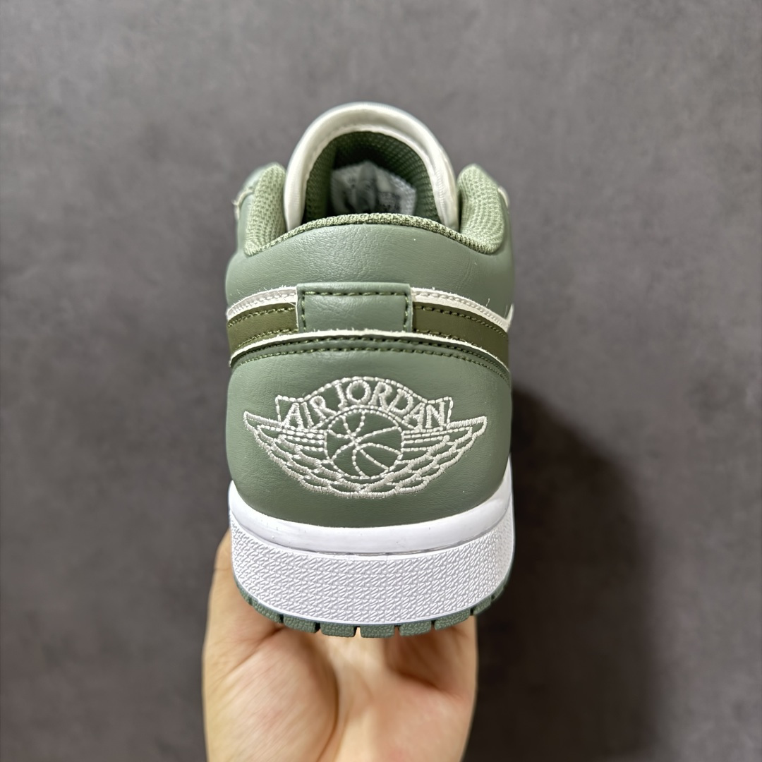 图片[4]-【H11纯原】Nike Air Jordan 1 Low SE AJ1 乔一 舒适贴合 防滑耐磨 低帮 复古篮球鞋 货号：553558-300 尺码：35.5 36 36.5 37.5 38 38.5 39 40 40.5 41 42 42.5 43 44 45 46 47.5 48.5 #H11顶级纯原 纯原外贸平台特供订单 #全套原纸板楦头开发 #原厂特供材料配套加持 #确保原汁原味 完美呈现版型 #原档数据独家私模大底 #男女鞋同步官方开发至48.5 #原装进口轻量化鞋垫 #进口港宝加持 后跟自然饱满 还原公司包裹性 #鞋面采用原装数据贴合技术 #全方位贴合包裹脚型 #鞋跟部鞋底牵引设计 #提供强大的抓地性能 #更适应不同实战场地路面-选品中心