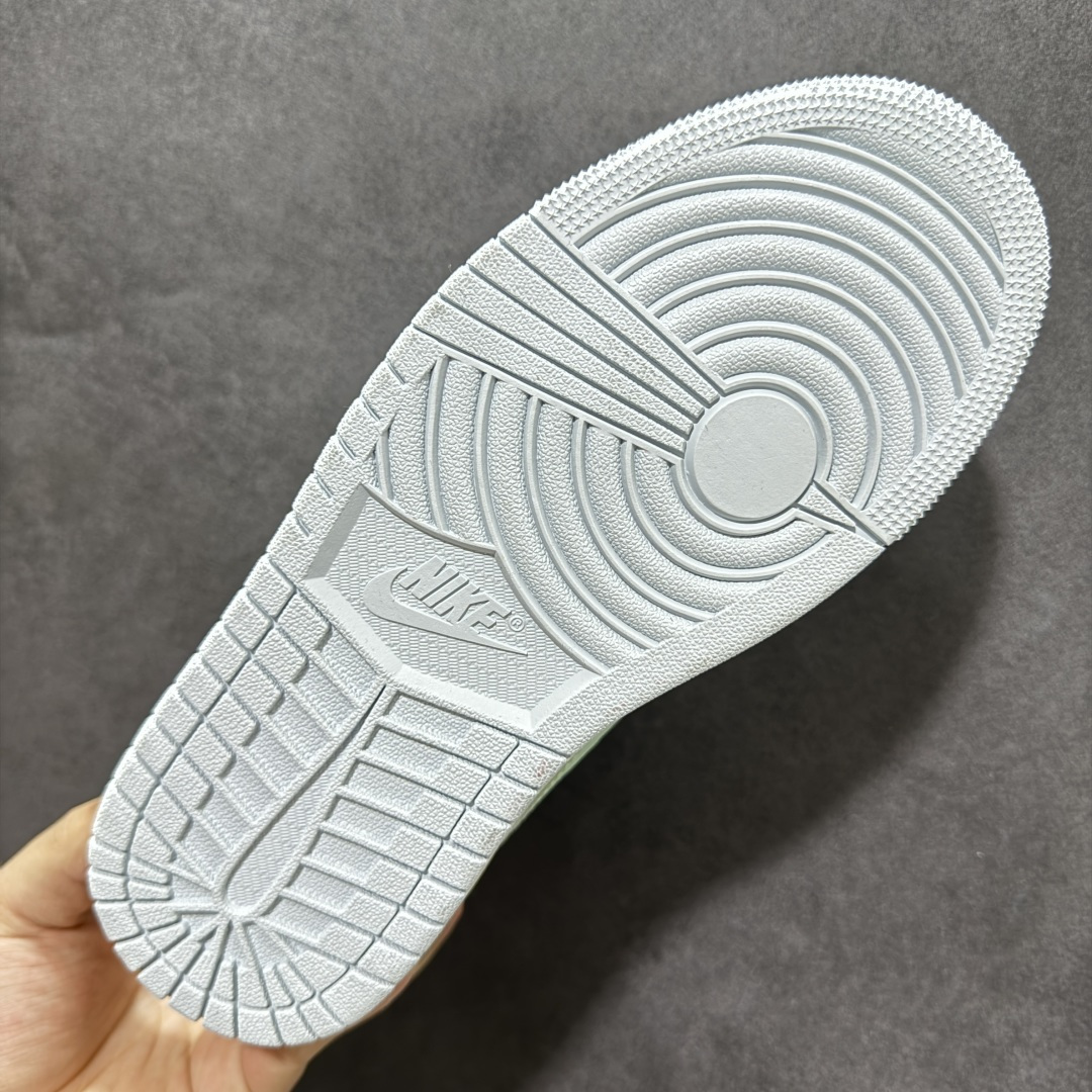 图片[9]-【H11纯原】Nike Air Jordan 1 Low SE AJ1 乔一 舒适贴合 防滑耐磨 低帮 复古篮球鞋 货号：553558-133 尺码：35.5 36 36.5 37.5 38 38.5 39 40 40.5 41 42 42.5 43 44 45 46 47.5 48.5 #H11顶级纯原 纯原外贸平台特供订单 #全套原纸板楦头开发 #原厂特供材料配套加持 #确保原汁原味 完美呈现版型 #原档数据独家私模大底 #男女鞋同步官方开发至48.5 #原装进口轻量化鞋垫 #进口港宝加持 后跟自然饱满 还原公司包裹性 #鞋面采用原装数据贴合技术 #全方位贴合包裹脚型 #鞋跟部鞋底牵引设计 #提供强大的抓地性能 #更适应不同实战场地路面-选品中心