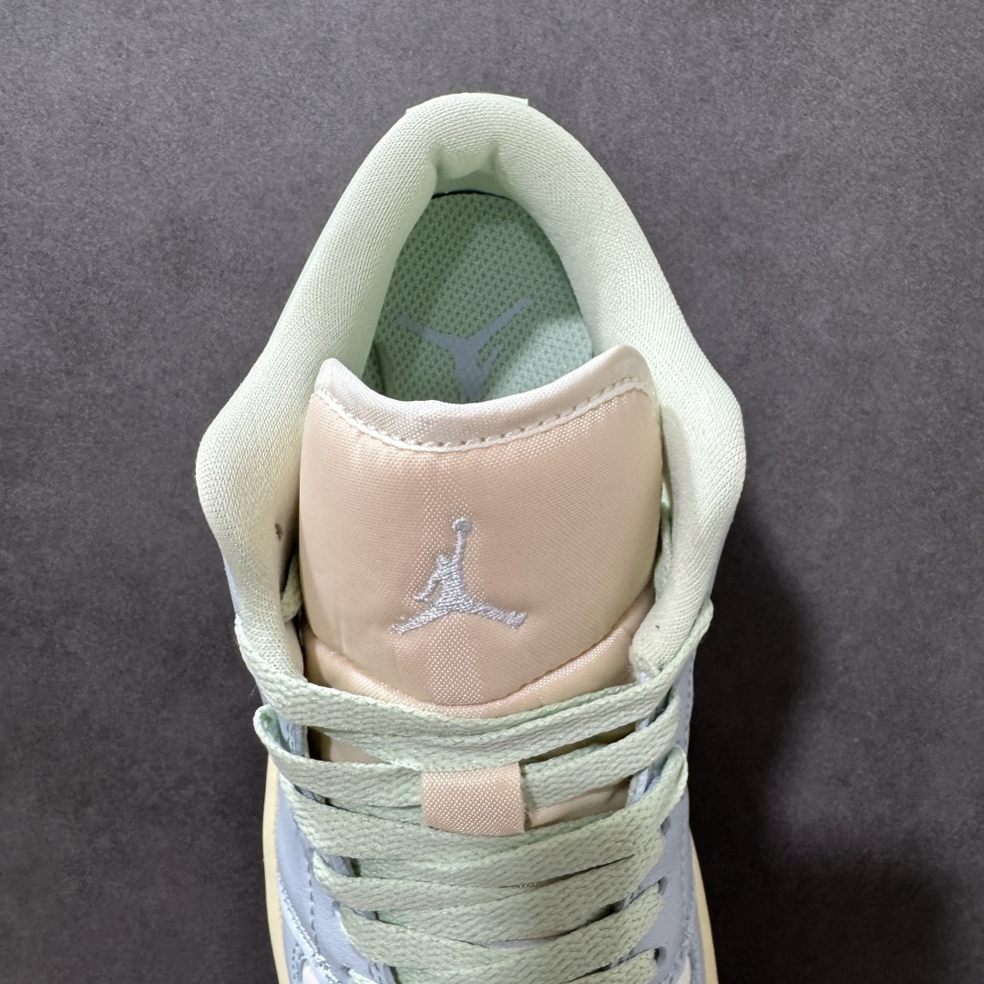 图片[6]-【H11纯原】Nike Air Jordan 1 Low SE AJ1 乔一 舒适贴合 防滑耐磨 低帮 复古篮球鞋 货号：553558-133 尺码：35.5 36 36.5 37.5 38 38.5 39 40 40.5 41 42 42.5 43 44 45 46 47.5 48.5 #H11顶级纯原 纯原外贸平台特供订单 #全套原纸板楦头开发 #原厂特供材料配套加持 #确保原汁原味 完美呈现版型 #原档数据独家私模大底 #男女鞋同步官方开发至48.5 #原装进口轻量化鞋垫 #进口港宝加持 后跟自然饱满 还原公司包裹性 #鞋面采用原装数据贴合技术 #全方位贴合包裹脚型 #鞋跟部鞋底牵引设计 #提供强大的抓地性能 #更适应不同实战场地路面-选品中心