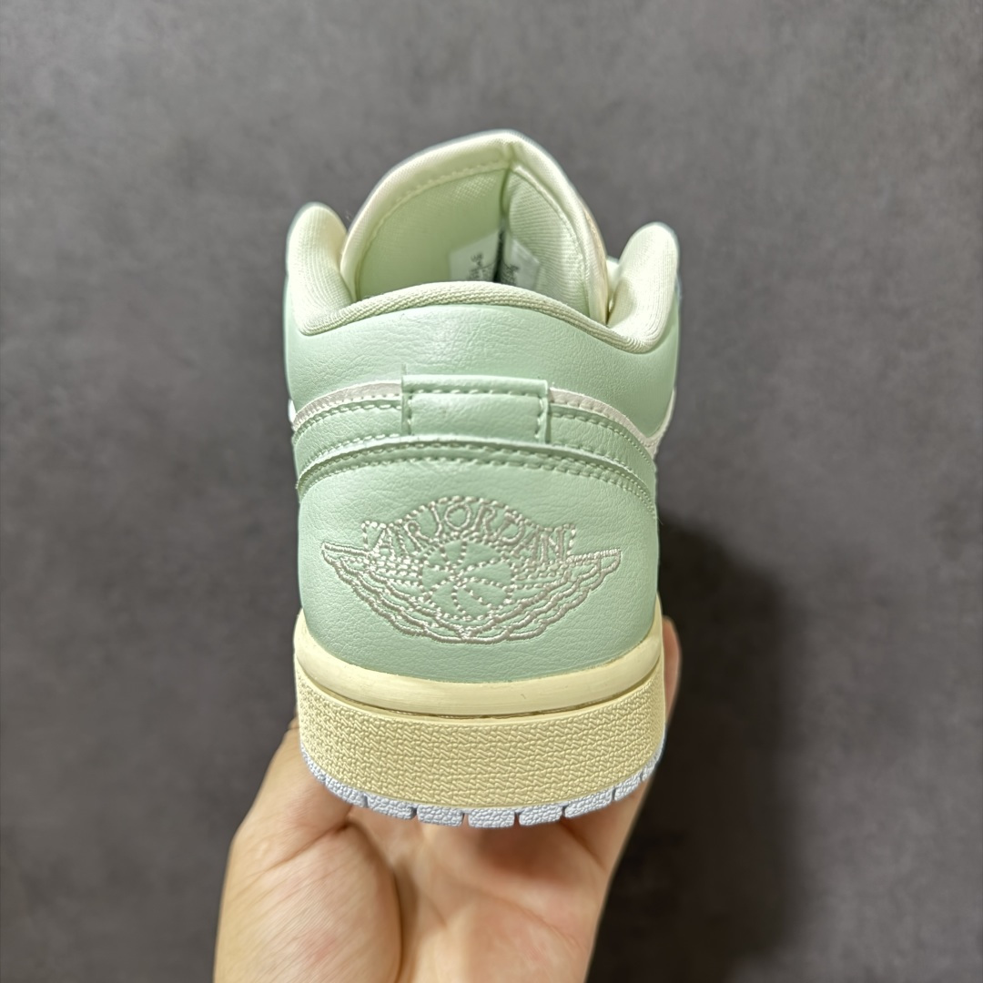 图片[4]-【H11纯原】Nike Air Jordan 1 Low SE AJ1 乔一 舒适贴合 防滑耐磨 低帮 复古篮球鞋 货号：553558-133 尺码：35.5 36 36.5 37.5 38 38.5 39 40 40.5 41 42 42.5 43 44 45 46 47.5 48.5 #H11顶级纯原 纯原外贸平台特供订单 #全套原纸板楦头开发 #原厂特供材料配套加持 #确保原汁原味 完美呈现版型 #原档数据独家私模大底 #男女鞋同步官方开发至48.5 #原装进口轻量化鞋垫 #进口港宝加持 后跟自然饱满 还原公司包裹性 #鞋面采用原装数据贴合技术 #全方位贴合包裹脚型 #鞋跟部鞋底牵引设计 #提供强大的抓地性能 #更适应不同实战场地路面-选品中心