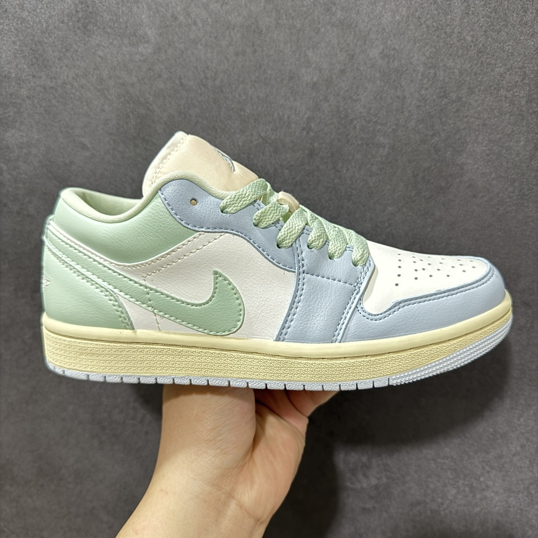 【H11纯原】Nike Air Jordan 1 Low SE AJ1 乔一 舒适贴合 防滑耐磨 低帮 复古篮球鞋 货号：553558-133 尺码：35.5 36 36.5 37.5 38 38.5 39 40 40.5 41 42 42.5 43 44 45 46 47.5 48.5 #H11顶级纯原 纯原外贸平台特供订单 #全套原纸板楦头开发 #原厂特供材料配套加持 #确保原汁原味 完美呈现版型 #原档数据独家私模大底 #男女鞋同步官方开发至48.5 #原装进口轻量化鞋垫 #进口港宝加持 后跟自然饱满 还原公司包裹性 #鞋面采用原装数据贴合技术 #全方位贴合包裹脚型 #鞋跟部鞋底牵引设计 #提供强大的抓地性能 #更适应不同实战场地路面-选品中心
