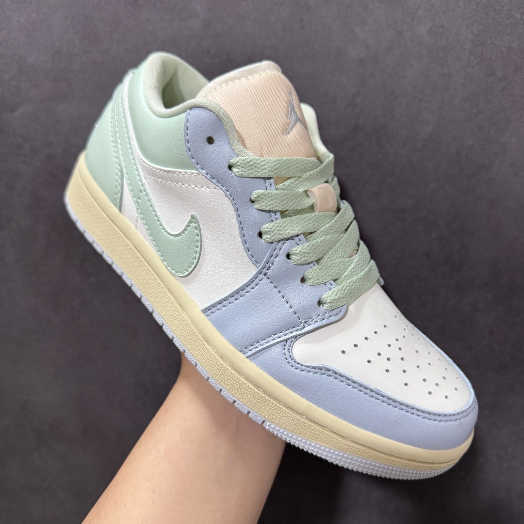 图片[3]-【H11纯原】Nike Air Jordan 1 Low SE AJ1 乔一 舒适贴合 防滑耐磨 低帮 复古篮球鞋 货号：553558-133 尺码：35.5 36 36.5 37.5 38 38.5 39 40 40.5 41 42 42.5 43 44 45 46 47.5 48.5 #H11顶级纯原 纯原外贸平台特供订单 #全套原纸板楦头开发 #原厂特供材料配套加持 #确保原汁原味 完美呈现版型 #原档数据独家私模大底 #男女鞋同步官方开发至48.5 #原装进口轻量化鞋垫 #进口港宝加持 后跟自然饱满 还原公司包裹性 #鞋面采用原装数据贴合技术 #全方位贴合包裹脚型 #鞋跟部鞋底牵引设计 #提供强大的抓地性能 #更适应不同实战场地路面-选品中心