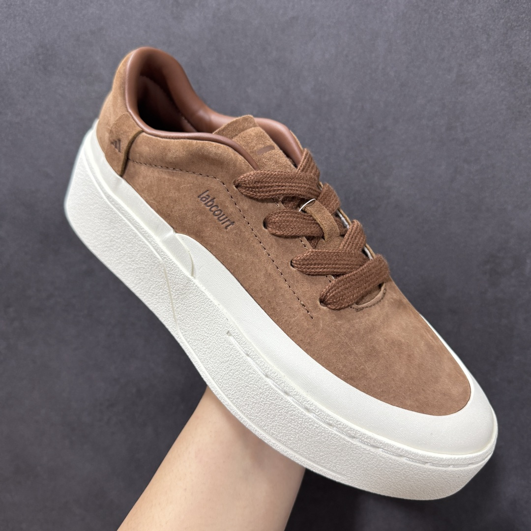 图片[3]-【RS纯原版】阿迪达斯adidas LABCOURT 百搭休闲轻松舒适 耐磨透气低帮板鞋 鞋面和鞋底连接处使用了包边处理，看起来更加精致有型;内里也使用了光滑的优质皮革，鞋垫上的Adidas LOGO彰显品牌身份，鞋子后脚跟处的英文 ENDINEERED FOR THE STYLE OF FUTURE译为“为未来的风格而设计” ! 货号：KH6671 尺码：35¹/₃ 36 36²/₃ 37¹/₃ 38 38²/₃ 39¹/₃ 40 40²/₃ 41¹/₃ 42 42²/₃ 43¹/₃ 44 44²/₃ 45¹/₃-选品中心