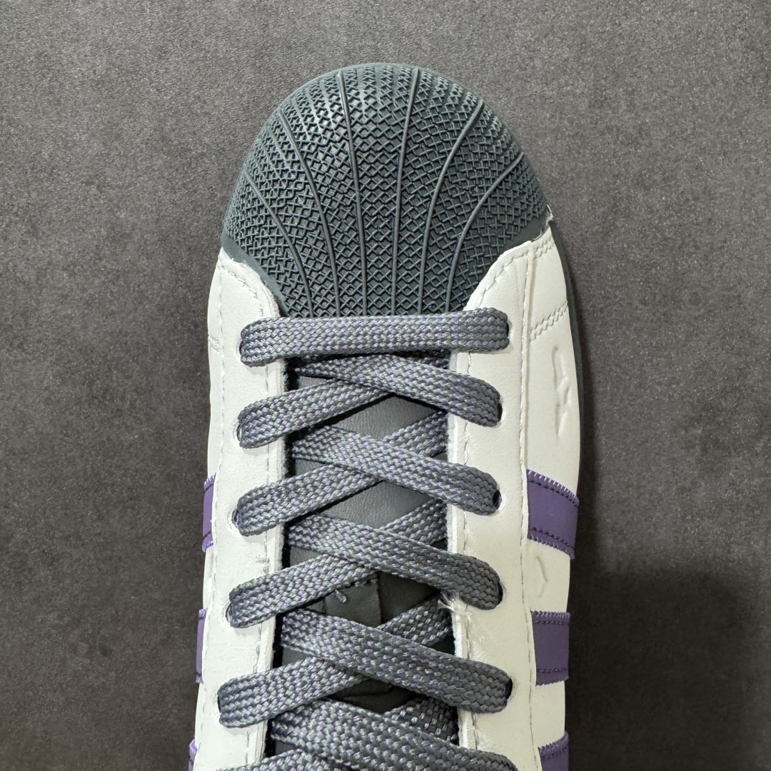 图片[5]-【纯原版】Adidas Originals Superstar贝壳头 渠道正品订单 诠释市场最高工艺水平 贝壳头经典小白板鞋 专柜上架同步配色 全鞋进口头层皮料打造。区别市面普通真标版本，进出专柜无压力 货号： KH8023 尺码： 36 36.5 37.5 38 38.5 39 40 40.5 41 42 42.5 43 44 44.5 45-选品中心