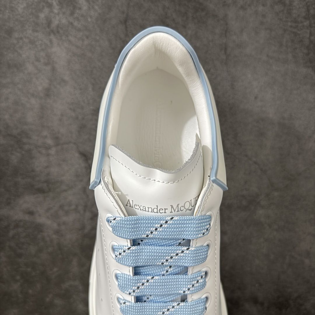 图片[8]-【HT纯原礼盒版】Alexander McQueen/亚历山大麦昆松糕鞋厚底增高小白鞋 蓝白滴胶尾 全市场配色最齐(100+配色) 性价比最高 同价位品质无敌 进口丝绸亚光原版正品 水染羊皮内里 羊皮垫脚 回弹度到位 耐磨又舒适 鞋底厚4.5cm 全套原版包装 配件齐全 官方一致 凹凸定制正品原盒包装 右脚鞋舌嵌入防伪芯片装置 外盒鞋标官方二维码扫码+防伪芯片 尺码：35-45-选品中心