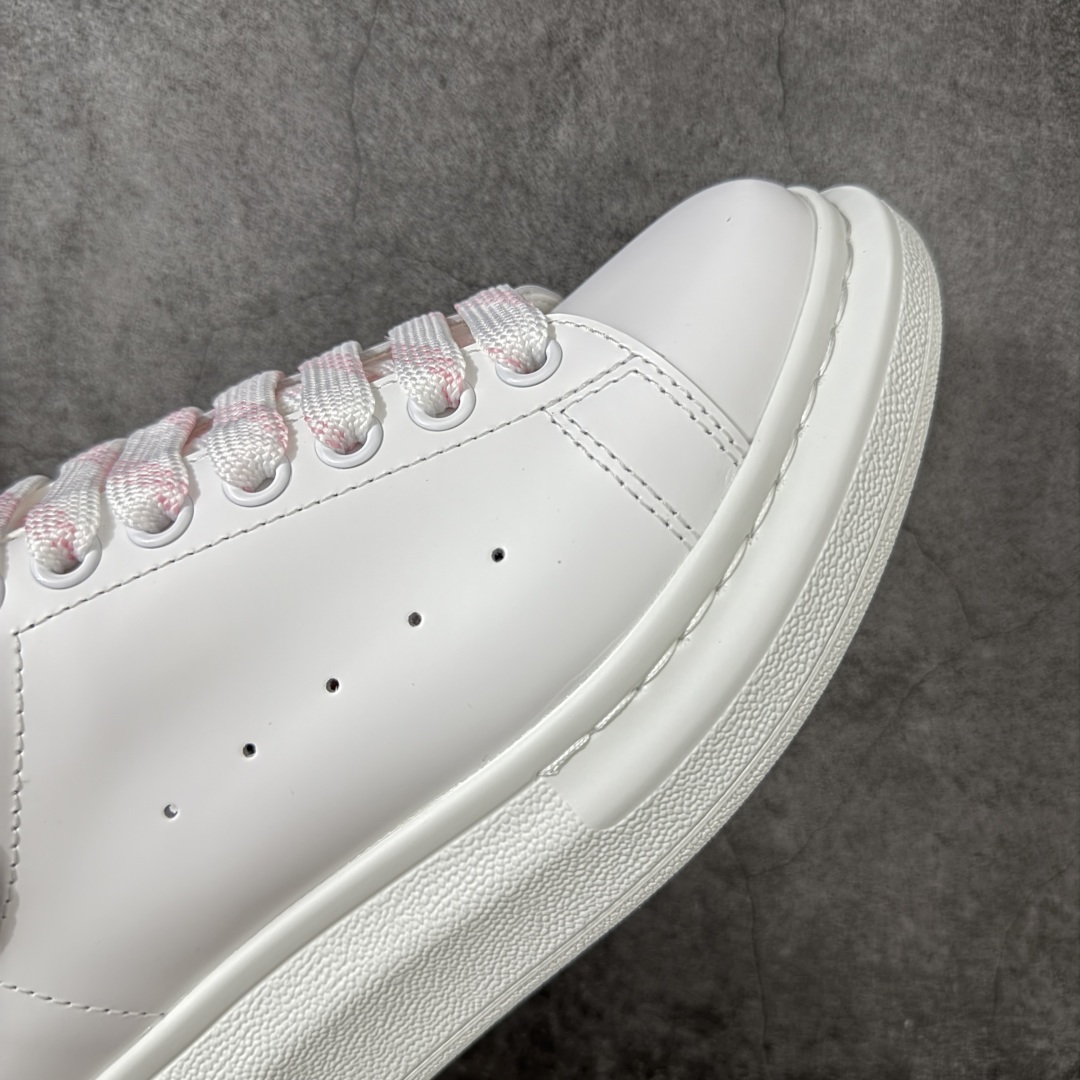 图片[6]-【HT纯原礼盒版】Alexander McQueen/亚历山大麦昆松糕鞋厚底增高小白鞋 香芋紫 全市场配色最齐(100+配色) 性价比最高 同价位品质无敌 进口丝绸亚光原版正品 水染羊皮内里 羊皮垫脚 回弹度到位 耐磨又舒适 鞋底厚4.5cm 全套原版包装 配件齐全 官方一致 凹凸定制正品原盒包装 右脚鞋舌嵌入防伪芯片装置 外盒鞋标官方二维码扫码+防伪芯片 尺码：35-40-选品中心