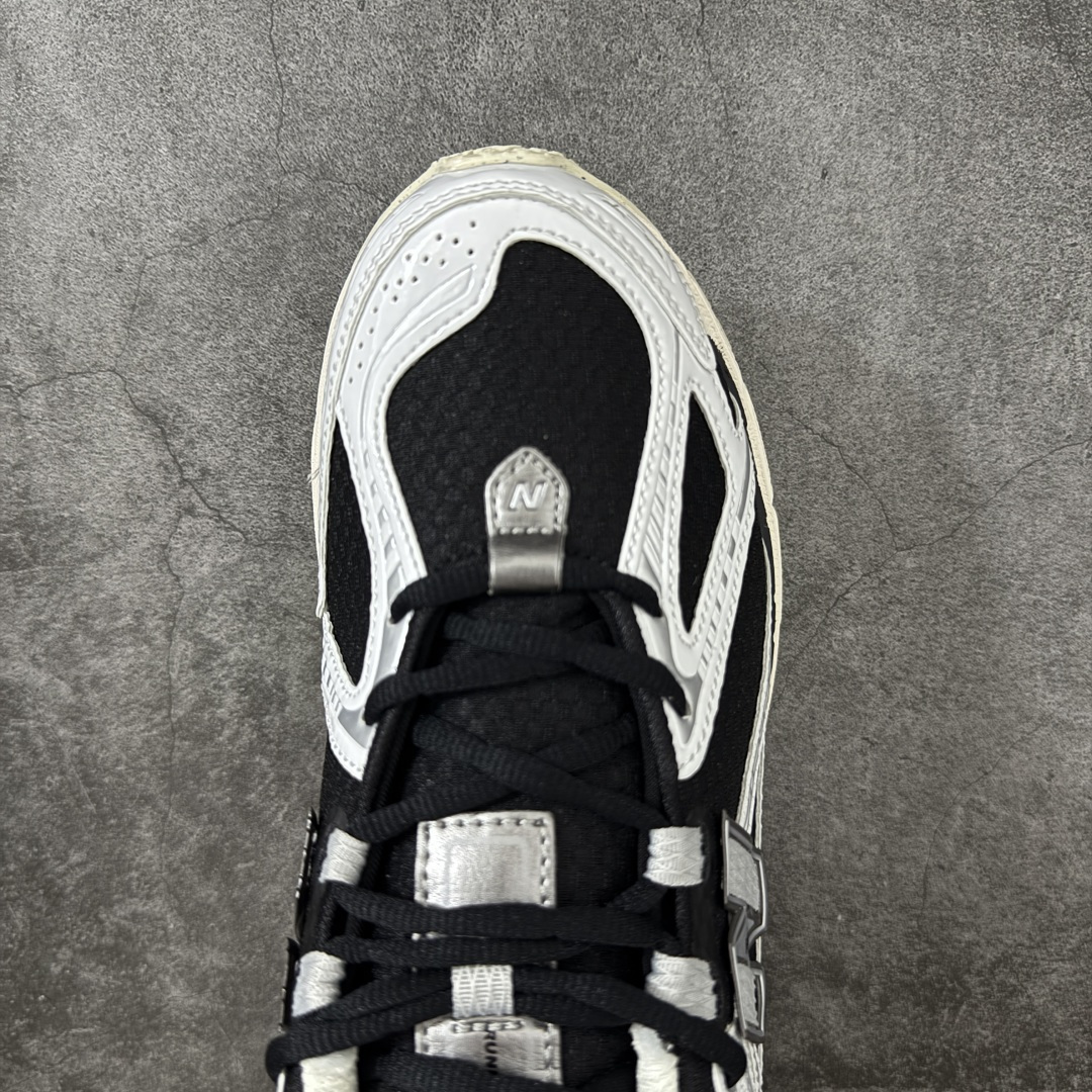 图片[5]-【纯原版】NB新百伦New Balance NB1906 U1906RCI系列复古老爹风休闲运动慢跑鞋 采用轻质牛剖革拼接透气网眼衬垫织物鞋面材质#T-Beam大底提供足步弓支撑，保持步态稳定#后跟搭载外露缓震胶 鞋身整体以各种深浅不一的灰色覆盖，鞋头以淡蓝色调装饰，网眼衬垫通过不规律的色块实现做旧的美感，泛黄的鞋底更是进一步增添了复古气息。 尺码：36 37 37.5 38 38.5 39.5 40 40.5 41.5 42 42.5 43 44 45 46.5-选品中心