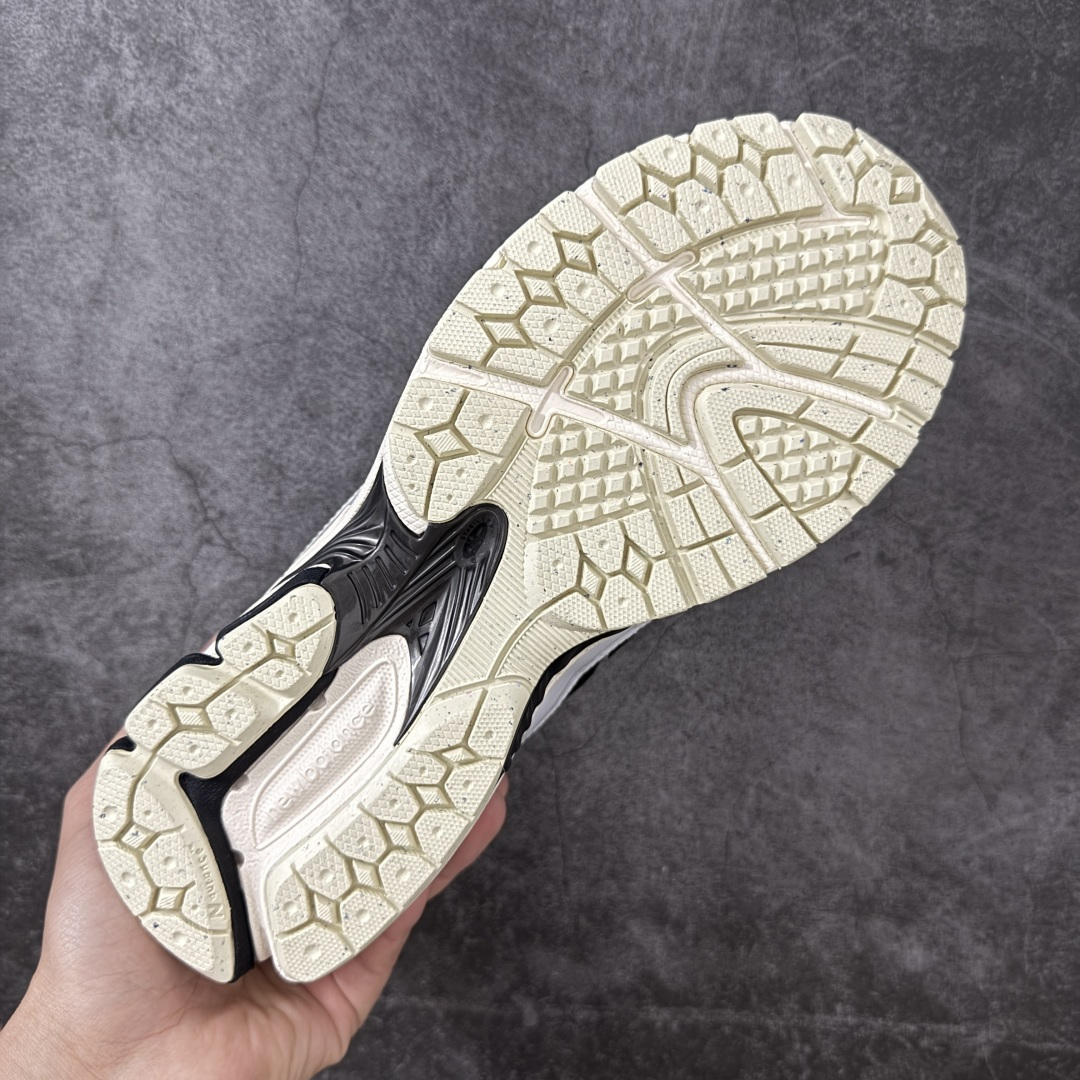 图片[9]-【纯原版】NB新百伦New Balance NB1906 U1906RCI系列复古老爹风休闲运动慢跑鞋 采用轻质牛剖革拼接透气网眼衬垫织物鞋面材质#T-Beam大底提供足步弓支撑，保持步态稳定#后跟搭载外露缓震胶 鞋身整体以各种深浅不一的灰色覆盖，鞋头以淡蓝色调装饰，网眼衬垫通过不规律的色块实现做旧的美感，泛黄的鞋底更是进一步增添了复古气息。 尺码：36 37 37.5 38 38.5 39.5 40 40.5 41.5 42 42.5 43 44 45 46.5-选品中心