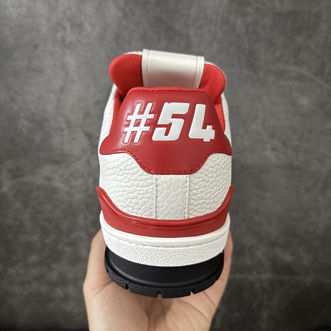 图片[4]-【专柜版/海淘代购版】 现货当天可取 LV Trainer系列高奢运动鞋 棕色拼接皮面 新款芯片顶级 潮人必备单品 同步ZP官网空胶工艺 鞋舌、挂饰均镶嵌NFC芯片感应装置 正确胶片断点式设计 中底正确还原原版油印字母比例 1：1原楦格板、楦头、刀磨全新升级！ 独家订制顶级压纹麂皮 原版开模TPU大底 质感原版一致 垫脚聚米微料加透气英伦网布 披靡市场任何版本！细节完美呈现！ 代购指定版本 全新升级最新双盒包装 扫码秒进官网！ 全套包装配件同比原版 尺码： 38-46-选品中心