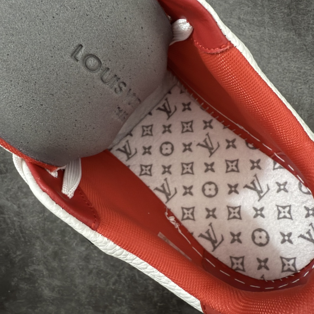 图片[10]-【专柜版/海淘代购版】 现货当天可取 LV Trainer系列高奢运动鞋 棕色拼接皮面 新款芯片顶级 潮人必备单品 同步ZP官网空胶工艺 鞋舌、挂饰均镶嵌NFC芯片感应装置 正确胶片断点式设计 中底正确还原原版油印字母比例 1：1原楦格板、楦头、刀磨全新升级！ 独家订制顶级压纹麂皮 原版开模TPU大底 质感原版一致 垫脚聚米微料加透气英伦网布 披靡市场任何版本！细节完美呈现！ 代购指定版本 全新升级最新双盒包装 扫码秒进官网！ 全套包装配件同比原版 尺码： 38-46-选品中心