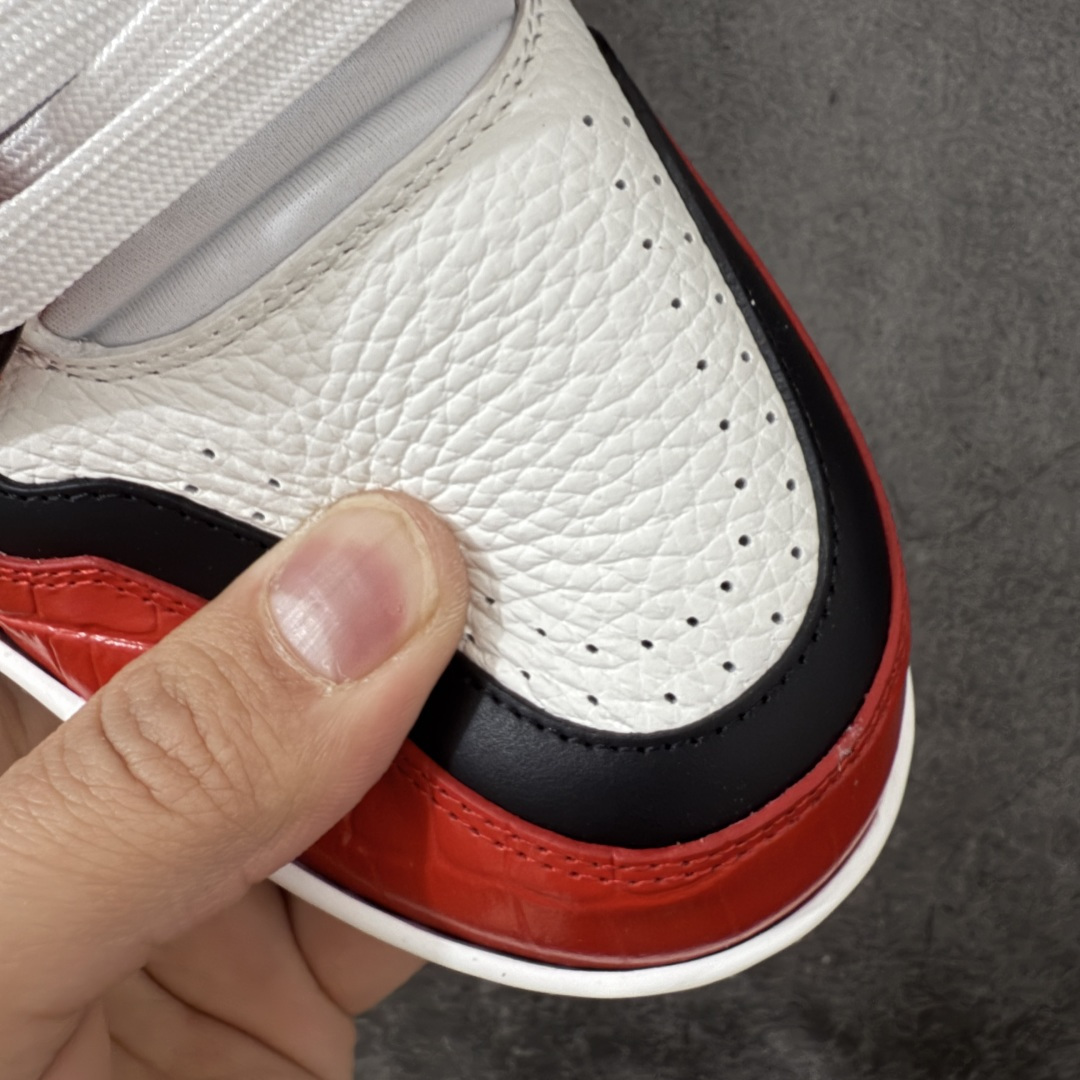 图片[6]-【专柜版/海淘代购版】 现货当天可取 LV Trainer系列高奢运动鞋 棕色拼接皮面 新款芯片顶级 潮人必备单品 同步ZP官网空胶工艺 鞋舌、挂饰均镶嵌NFC芯片感应装置 正确胶片断点式设计 中底正确还原原版油印字母比例 1：1原楦格板、楦头、刀磨全新升级！ 独家订制顶级压纹麂皮 原版开模TPU大底 质感原版一致 垫脚聚米微料加透气英伦网布 披靡市场任何版本！细节完美呈现！ 代购指定版本 全新升级最新双盒包装 扫码秒进官网！ 全套包装配件同比原版 尺码： 38-46-选品中心