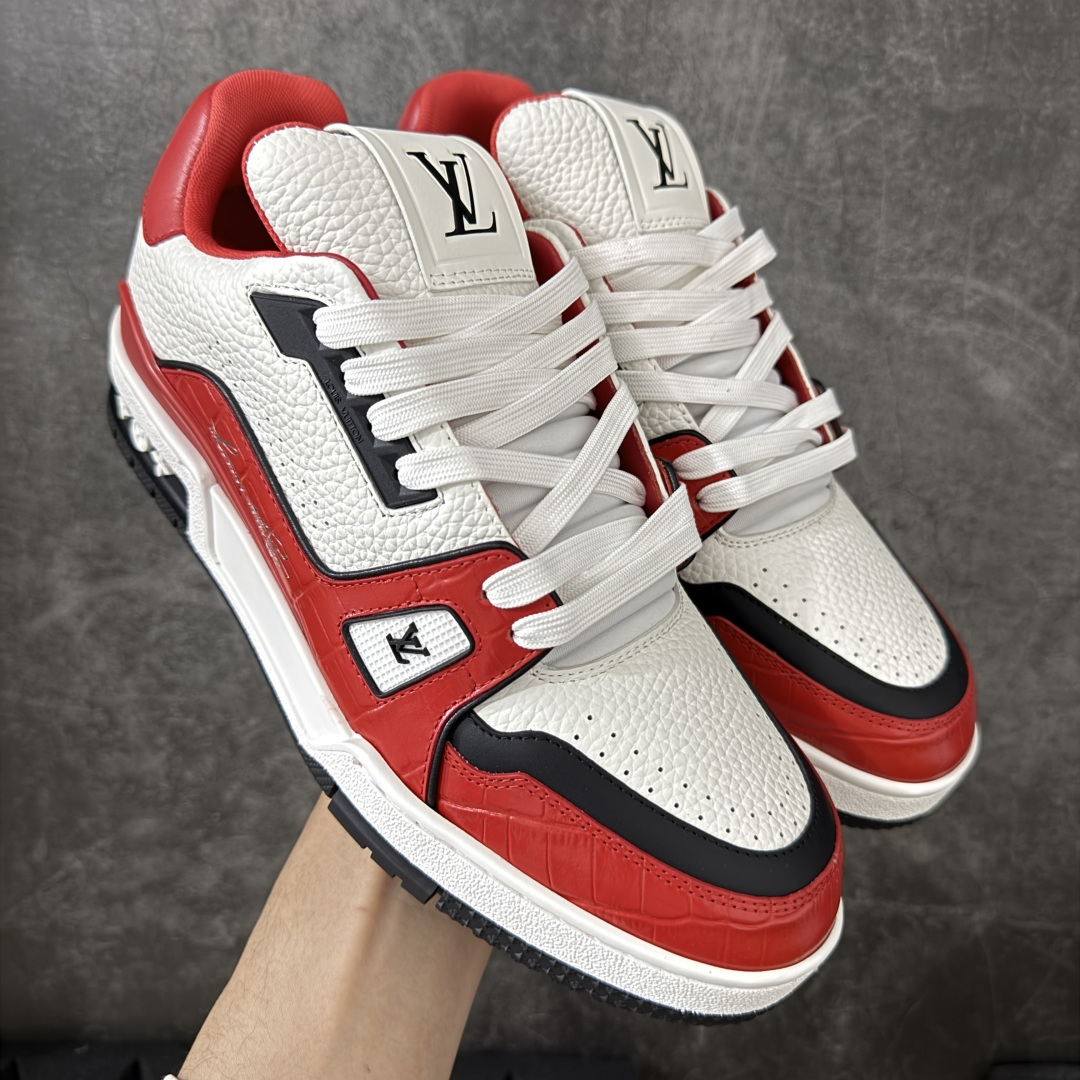 【专柜版/海淘代购版】 现货当天可取 LV Trainer系列高奢运动鞋 棕色拼接皮面 新款芯片顶级 潮人必备单品 同步ZP官网空胶工艺 鞋舌、挂饰均镶嵌NFC芯片感应装置 正确胶片断点式设计 中底正确还原原版油印字母比例 1：1原楦格板、楦头、刀磨全新升级！ 独家订制顶级压纹麂皮 原版开模TPU大底 质感原版一致 垫脚聚米微料加透气英伦网布 披靡市场任何版本！细节完美呈现！ 代购指定版本 全新升级最新双盒包装 扫码秒进官网！ 全套包装配件同比原版 尺码： 38-46-选品中心