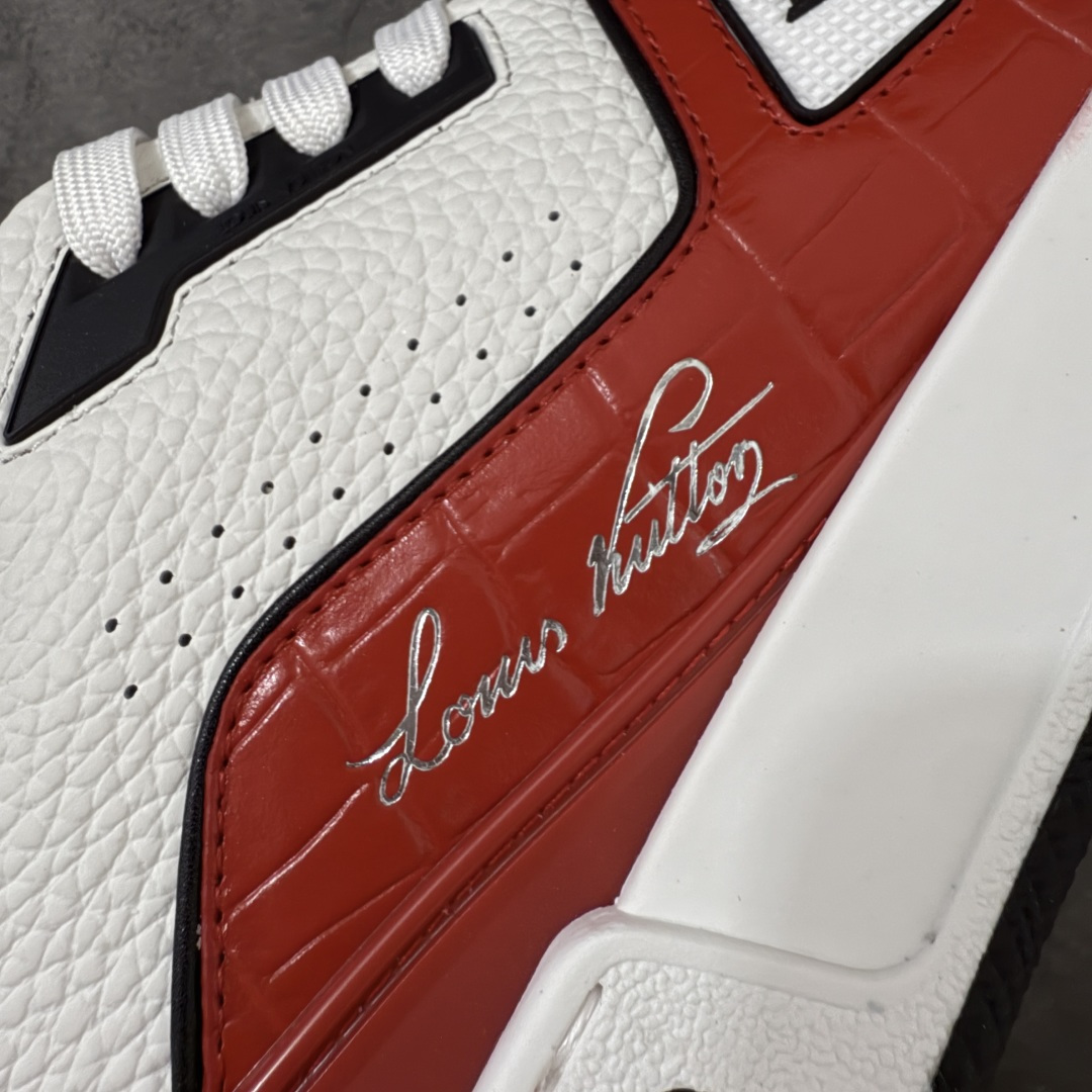 图片[4]-【专柜版/海淘代购版】 现货当天可取 LV Trainer系列高奢运动鞋 棕色拼接皮面 新款芯片顶级 潮人必备单品 同步ZP官网空胶工艺 鞋舌、挂饰均镶嵌NFC芯片感应装置 正确胶片断点式设计 中底正确还原原版油印字母比例 1：1原楦格板、楦头、刀磨全新升级！ 独家订制顶级压纹麂皮 原版开模TPU大底 质感原版一致 垫脚聚米微料加透气英伦网布 披靡市场任何版本！细节完美呈现！ 代购指定版本 全新升级最新双盒包装 扫码秒进官网！ 全套包装配件同比原版 尺码： 38-46-选品中心