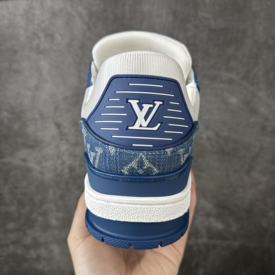 图片[4]-【性价比礼盒版本】LV Trainer 白蓝牛仔 双层飞机礼盒 中高端品质 价格超值不杀猪 非市面假特价版本 广东产 顶级品质 真材实料 不偷材料 市售数一数二的好货 放眼市场同价格绝对找不到比他更好的货⚠️ 工厂长期补货 价格优势供应 所有配色均原版购入开发打造 正确原版 超高还原度 空胶工艺 各细节到位 鞋面为细柔小牛皮 厚实织物鞋带正确扣子配件 正确牛仔布料无色差 图案对版对位 白色软质荔枝皮 老花压印到位 细节 版型全都没毛病 正确鞋垫 中高端零售 杀猪这个版本没毛病 品质见实拍 无需过多文案赘述！ 尺码： 35-45-选品中心