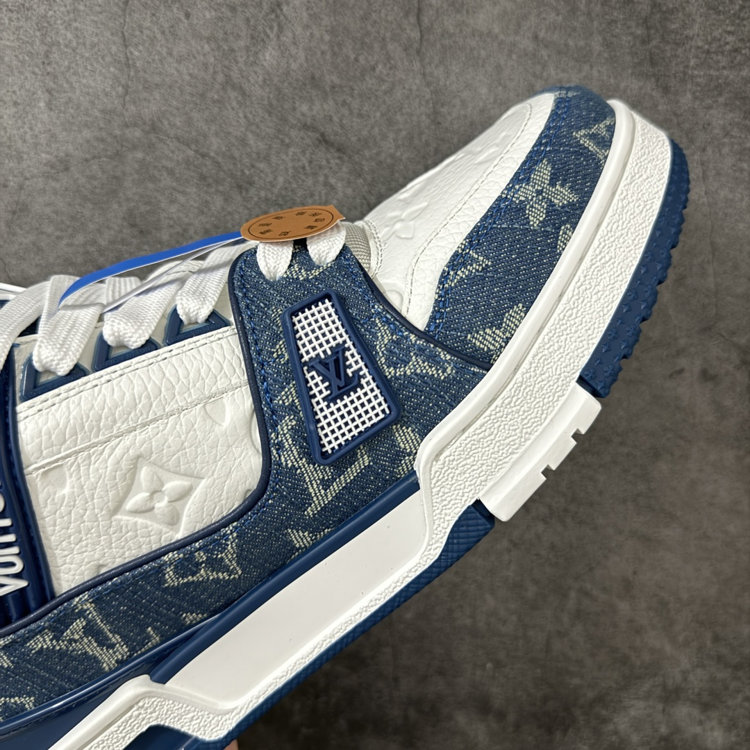 图片[6]-【性价比礼盒版本】LV Trainer 白蓝牛仔 双层飞机礼盒 中高端品质 价格超值不杀猪 非市面假特价版本 广东产 顶级品质 真材实料 不偷材料 市售数一数二的好货 放眼市场同价格绝对找不到比他更好的货⚠️ 工厂长期补货 价格优势供应 所有配色均原版购入开发打造 正确原版 超高还原度 空胶工艺 各细节到位 鞋面为细柔小牛皮 厚实织物鞋带正确扣子配件 正确牛仔布料无色差 图案对版对位 白色软质荔枝皮 老花压印到位 细节 版型全都没毛病 正确鞋垫 中高端零售 杀猪这个版本没毛病 品质见实拍 无需过多文案赘述！ 尺码： 35-45-选品中心