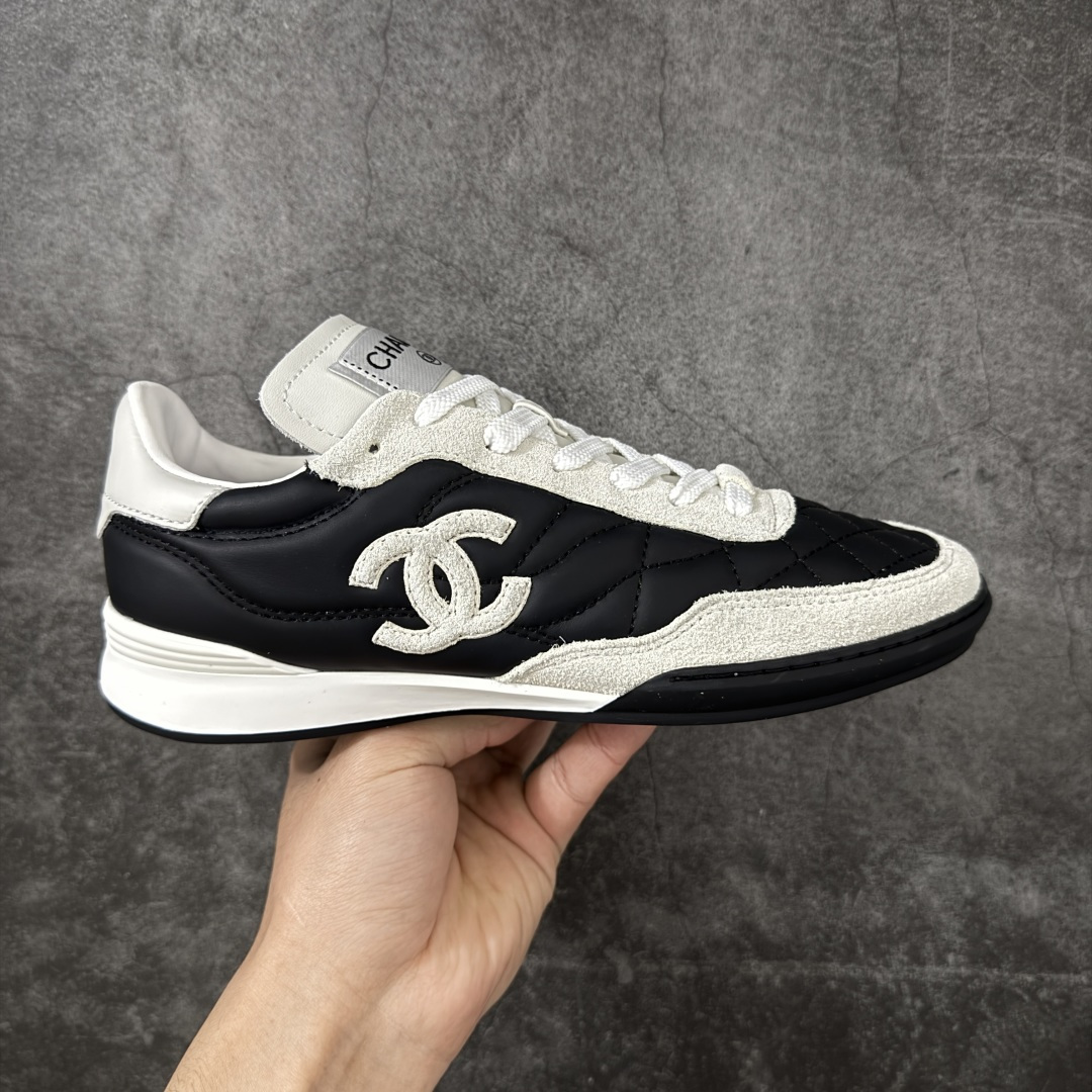 【莞产礼盒版】Chanel 香奈儿 26S新款棒球鞋 莞产顶级纯原 官方最新花纹礼盒顶级包装官方同步 Chanel 香奈儿最新菱格小球鞋 四季百搭 coco女孩必入 隐藏款网球鞋 秀气高级好看 非常舒适！ 鞋面原版定制胎牛油皮 牛反绒 原版进口透气绒布 小羊皮内里 原版开模碎钉钉橡胶 原厂TPU组合大底 尺码35 36 37 38 39 40-选品中心