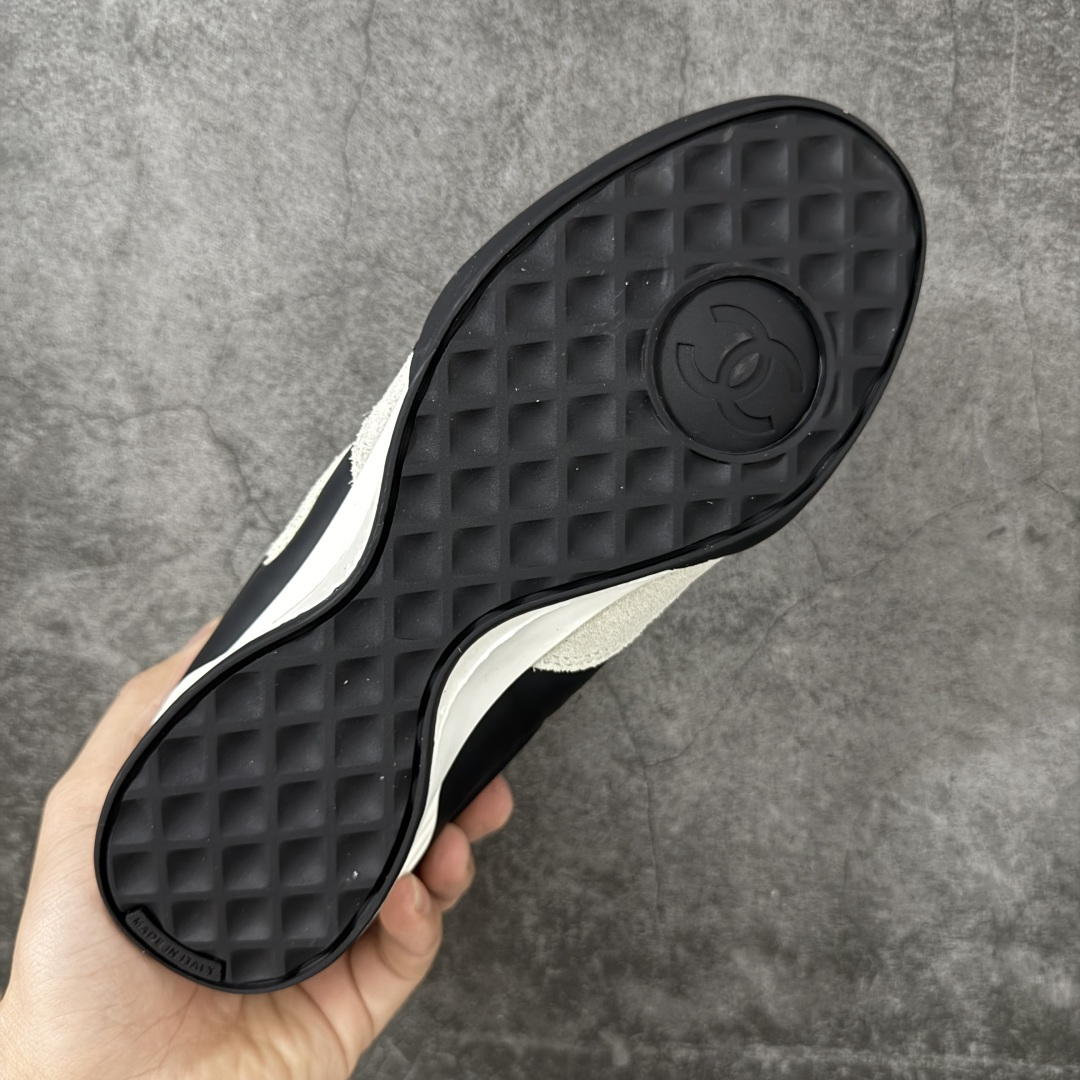 图片[9]-【莞产礼盒版】Chanel 香奈儿 26S新款棒球鞋 莞产顶级纯原 官方最新花纹礼盒顶级包装官方同步 Chanel 香奈儿最新菱格小球鞋 四季百搭 coco女孩必入 隐藏款网球鞋 秀气高级好看 非常舒适！ 鞋面原版定制胎牛油皮 牛反绒 原版进口透气绒布 小羊皮内里 原版开模碎钉钉橡胶 原厂TPU组合大底 尺码35 36 37 38 39 40-选品中心