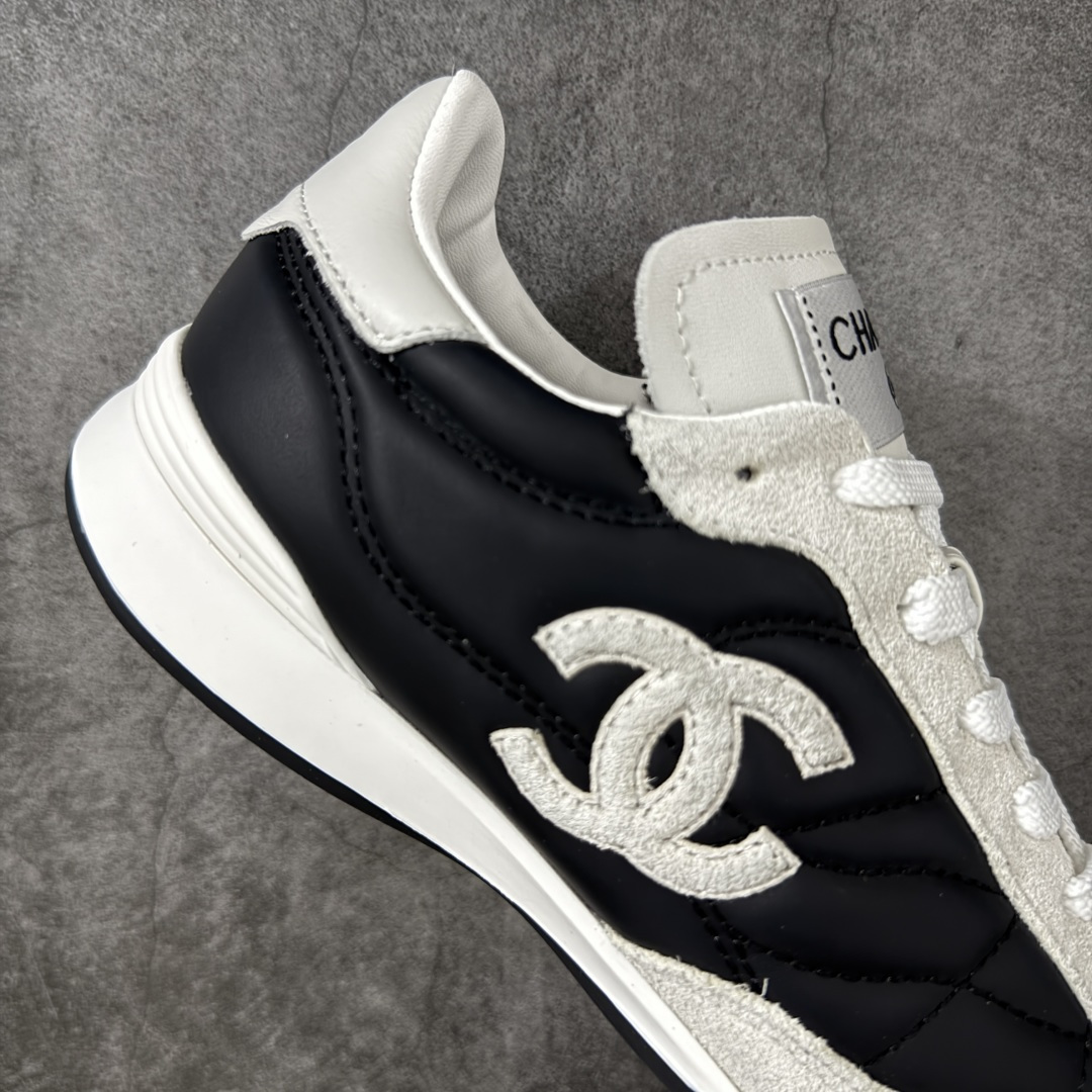 图片[7]-【莞产礼盒版】Chanel 香奈儿 26S新款棒球鞋 莞产顶级纯原 官方最新花纹礼盒顶级包装官方同步 Chanel 香奈儿最新菱格小球鞋 四季百搭 coco女孩必入 隐藏款网球鞋 秀气高级好看 非常舒适！ 鞋面原版定制胎牛油皮 牛反绒 原版进口透气绒布 小羊皮内里 原版开模碎钉钉橡胶 原厂TPU组合大底 尺码35 36 37 38 39 40-选品中心