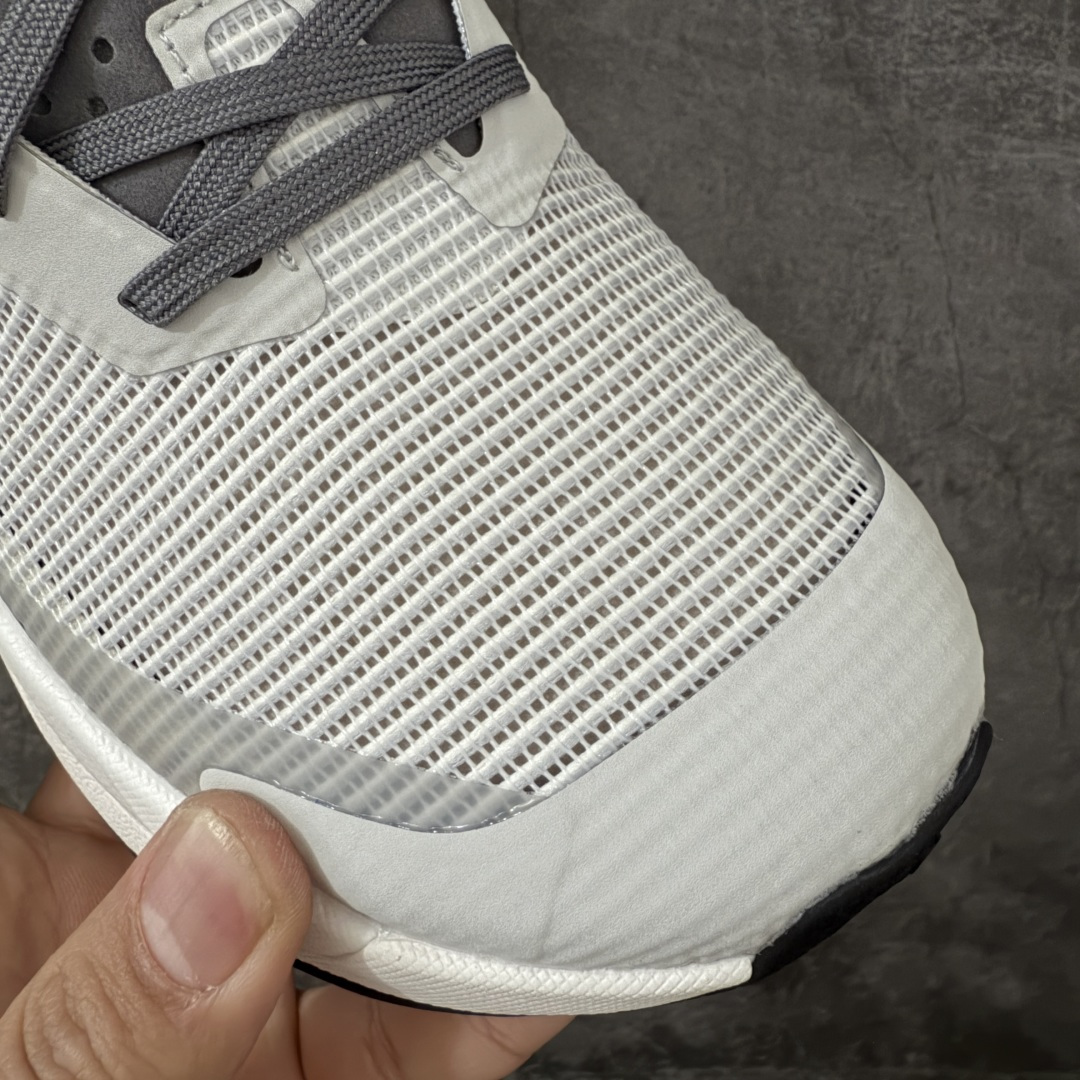 图片[6]-【T1版本】On Cloudultra 3昂跑 舒适百搭减震回弹 低帮跑步鞋 全新版本 重新定义昂跑标杆水准 ＃独家原厂档案开发私模大底【棱角分明】 ＃独家定制原厂面料 区别市场通货批次 此运动品牌 开创于2010年 缓震着陆、强效回弹、轻柔质感的设计构思始终是ON研制关键 与此同时基于“为全球提供革新性的跑步感受”信念 陆续推出了多款跑鞋及其以专业运动人体跑步工程学为设计关键的功能性跑步服饰设备 让跑者不费力气地畅快畅跑 尺码：36-45-选品中心