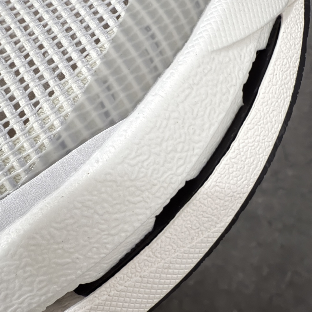 图片[5]-【T1版本】On Cloudultra 3昂跑 舒适百搭减震回弹 低帮跑步鞋 全新版本 重新定义昂跑标杆水准 ＃独家原厂档案开发私模大底【棱角分明】 ＃独家定制原厂面料 区别市场通货批次 此运动品牌 开创于2010年 缓震着陆、强效回弹、轻柔质感的设计构思始终是ON研制关键 与此同时基于“为全球提供革新性的跑步感受”信念 陆续推出了多款跑鞋及其以专业运动人体跑步工程学为设计关键的功能性跑步服饰设备 让跑者不费力气地畅快畅跑 尺码：36-45-选品中心