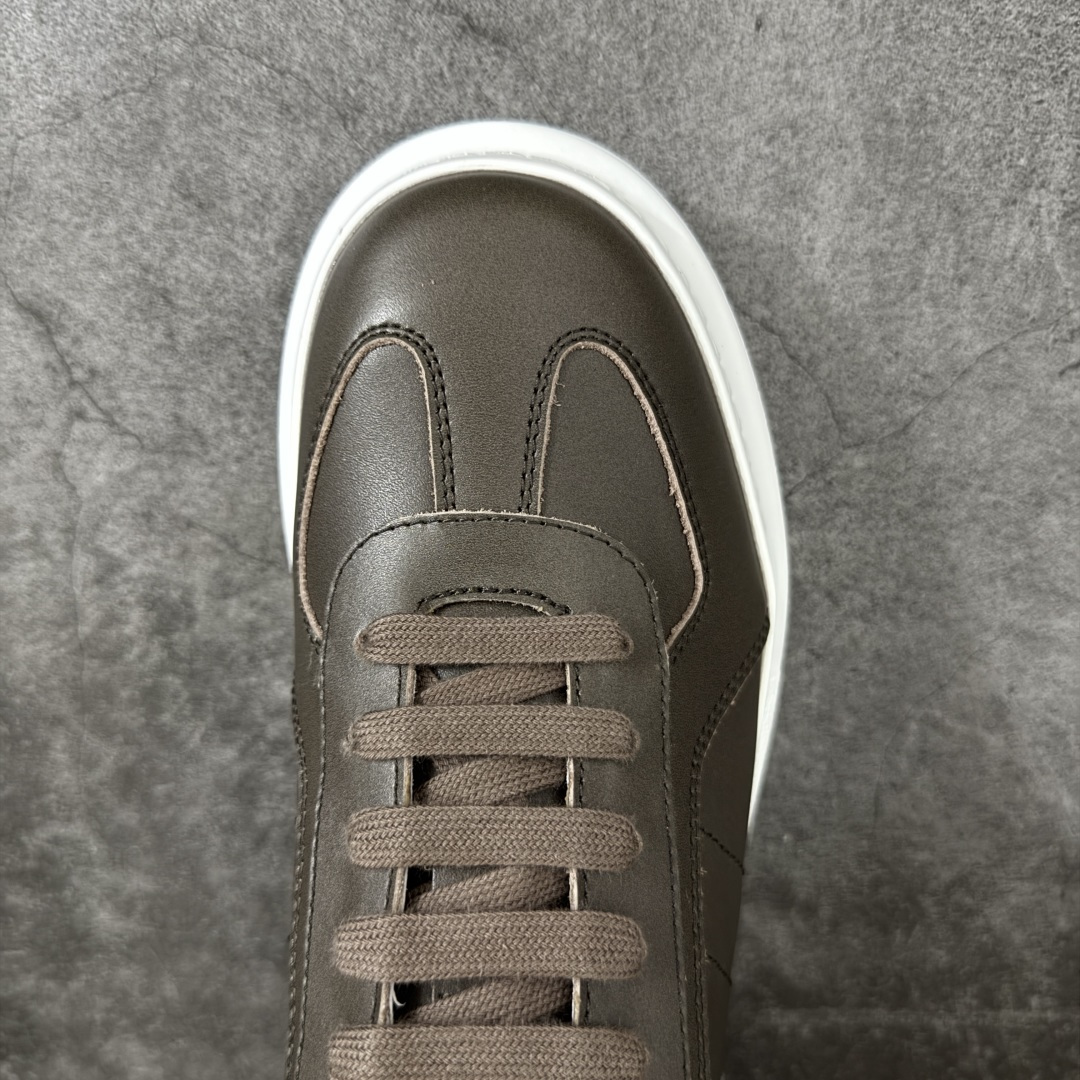 图片[5]-【HT纯原礼盒版】Alexander McQueen/亚历山大麦昆松糕鞋厚底增高小白鞋 灰棕色 全市场配色最齐(100+配色) 性价比最高 同价位品质无敌 进口丝绸亚光原版正品 水染羊皮内里 羊皮垫脚 回弹度到位 耐磨又舒适 鞋底厚4.5cm 全套原版包装 配件齐全 官方一致 凹凸定制正品原盒包装 右脚鞋舌嵌入防伪芯片装置 外盒鞋标官方二维码扫码+防伪芯片 尺码：40-45-选品中心