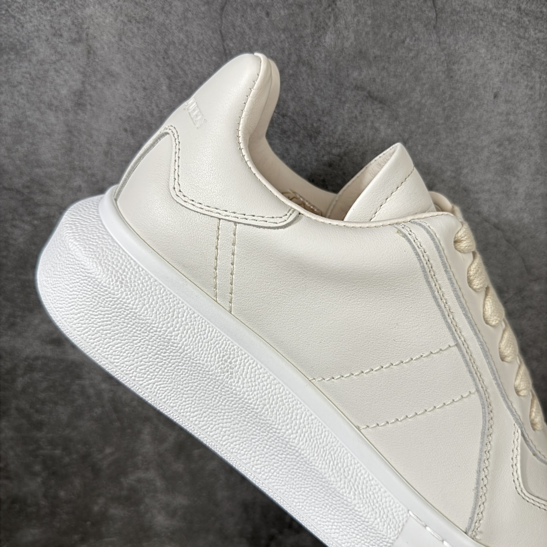 图片[7]-【HT纯原礼盒版】Alexander McQueen/亚历山大麦昆松糕鞋厚底增高小白鞋 米色 全市场配色最齐(100+配色) 性价比最高 同价位品质无敌 进口丝绸亚光原版正品 水染羊皮内里 羊皮垫脚 回弹度到位 耐磨又舒适 鞋底厚4.5cm 全套原版包装 配件齐全 官方一致 凹凸定制正品原盒包装 右脚鞋舌嵌入防伪芯片装置 外盒鞋标官方二维码扫码+防伪芯片 尺码：35-38-选品中心