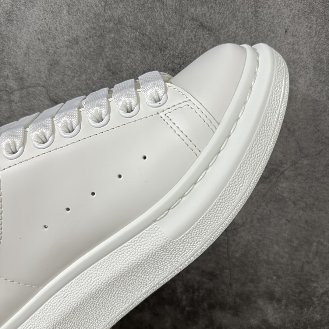 图片[6]-【HT纯原礼盒版】Alexander McQueen/亚历山大麦昆松糕鞋厚底增高小白鞋 灰钻 全市场配色最齐(100+配色) 性价比最高 同价位品质无敌 进口丝绸亚光原版正品 水染羊皮内里 羊皮垫脚 回弹度到位 耐磨又舒适 鞋底厚4.5cm 全套原版包装 配件齐全 官方一致 凹凸定制正品原盒包装 右脚鞋舌嵌入防伪芯片装置 外盒鞋标官方二维码扫码+防伪芯片 尺码：35-40-选品中心