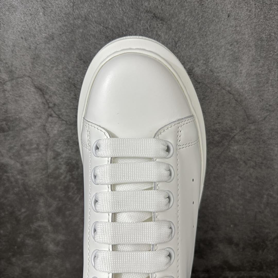 图片[5]-【HT纯原礼盒版】Alexander McQueen/亚历山大麦昆松糕鞋厚底增高小白鞋 蓝钻 全市场配色最齐(100+配色) 性价比最高 同价位品质无敌 进口丝绸亚光原版正品 水染羊皮内里 羊皮垫脚 回弹度到位 耐磨又舒适 鞋底厚4.5cm 全套原版包装 配件齐全 官方一致 凹凸定制正品原盒包装 右脚鞋舌嵌入防伪芯片装置 外盒鞋标官方二维码扫码+防伪芯片 尺码：35-40-选品中心