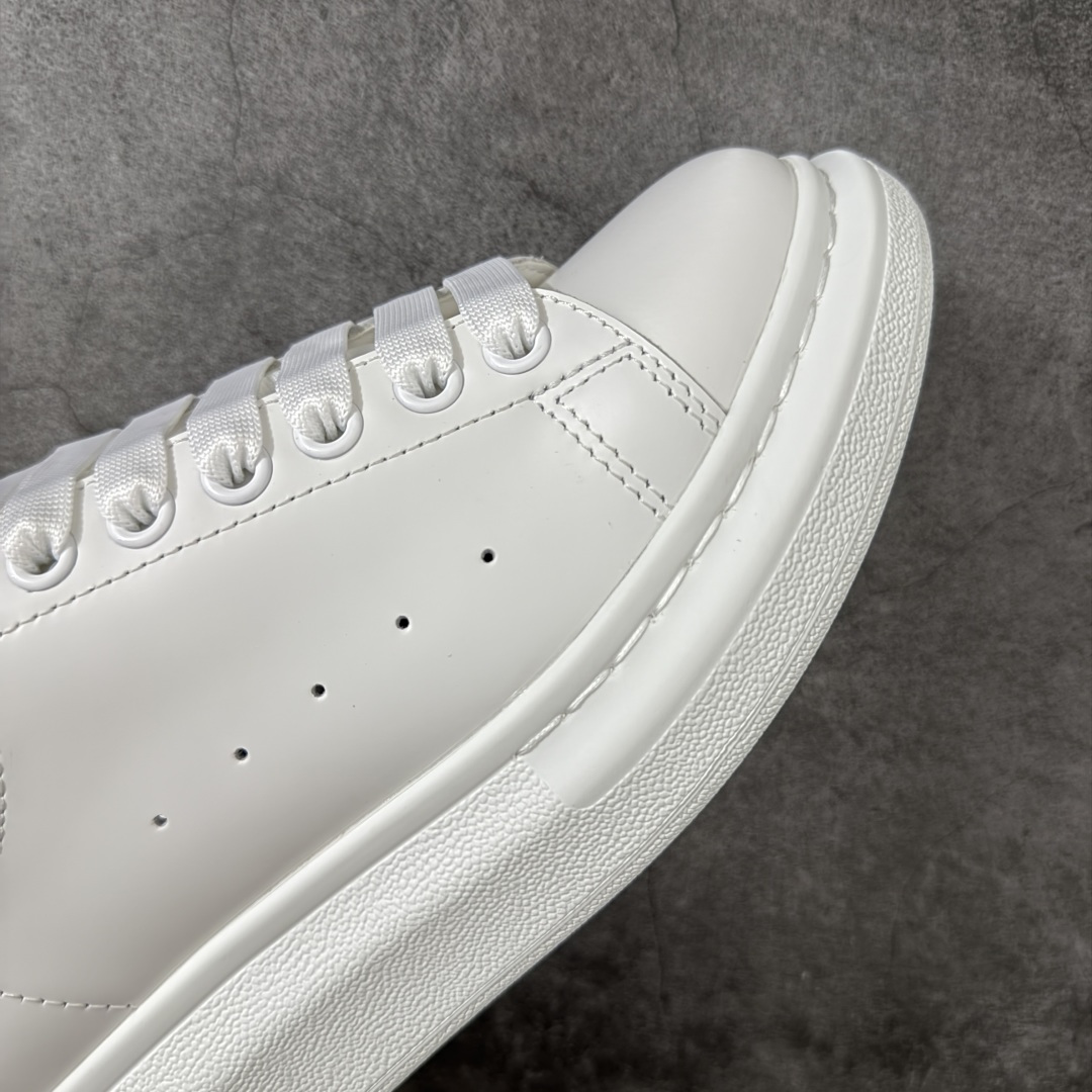 图片[6]-【HT纯原礼盒版】Alexander McQueen/亚历山大麦昆松糕鞋厚底增高小白鞋 粉钻 全市场配色最齐(100+配色) 性价比最高 同价位品质无敌 进口丝绸亚光原版正品 水染羊皮内里 羊皮垫脚 回弹度到位 耐磨又舒适 鞋底厚4.5cm 全套原版包装 配件齐全 官方一致 凹凸定制正品原盒包装 右脚鞋舌嵌入防伪芯片装置 外盒鞋标官方二维码扫码+防伪芯片 尺码：35-40-选品中心