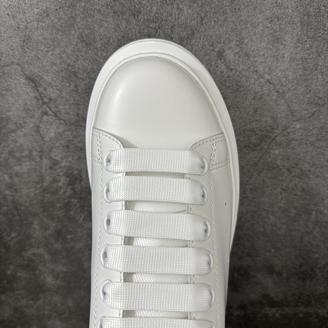 图片[5]-【HT纯原礼盒版】Alexander McQueen/亚历山大麦昆松糕鞋厚底增高小白鞋 粉钻 全市场配色最齐(100+配色) 性价比最高 同价位品质无敌 进口丝绸亚光原版正品 水染羊皮内里 羊皮垫脚 回弹度到位 耐磨又舒适 鞋底厚4.5cm 全套原版包装 配件齐全 官方一致 凹凸定制正品原盒包装 右脚鞋舌嵌入防伪芯片装置 外盒鞋标官方二维码扫码+防伪芯片 尺码：35-40-选品中心