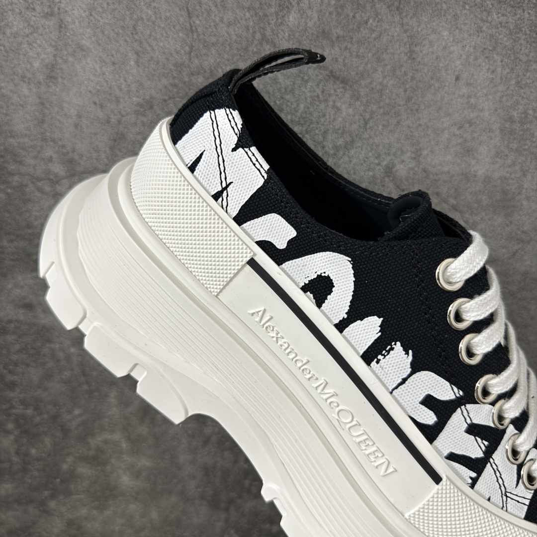 图片[7]-【HT纯原礼盒版】Alexander McQueen/亚历山大麦昆松糕鞋厚底增高小白鞋 帆布鞋 麦昆二代黑白色 全市场配色最齐(100+配色) 性价比最高 同价位品质无敌 进口丝绸亚光原版正品 水染羊皮内里 羊皮垫脚 回弹度到位 耐磨又舒适 鞋底厚4.5cm 全套原版包装 配件齐全 官方一致 凹凸定制正品原盒包装 右脚鞋舌嵌入防伪芯片装置 外盒鞋标官方二维码扫码+防伪芯片 尺码：35-45-选品中心
