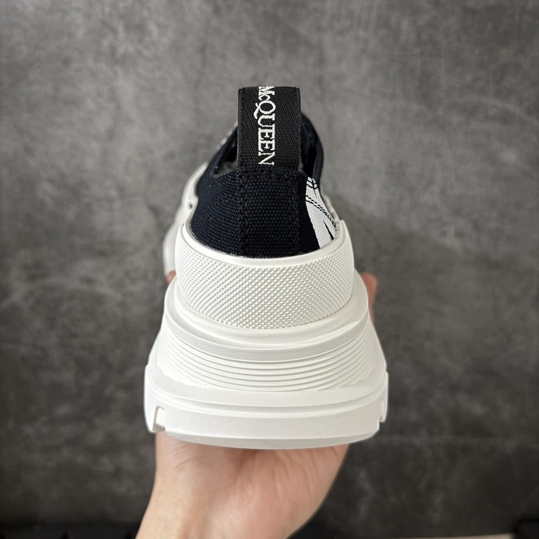 图片[4]-【HT纯原礼盒版】Alexander McQueen/亚历山大麦昆松糕鞋厚底增高小白鞋 帆布鞋 麦昆二代黑白色 全市场配色最齐(100+配色) 性价比最高 同价位品质无敌 进口丝绸亚光原版正品 水染羊皮内里 羊皮垫脚 回弹度到位 耐磨又舒适 鞋底厚4.5cm 全套原版包装 配件齐全 官方一致 凹凸定制正品原盒包装 右脚鞋舌嵌入防伪芯片装置 外盒鞋标官方二维码扫码+防伪芯片 尺码：35-45-选品中心