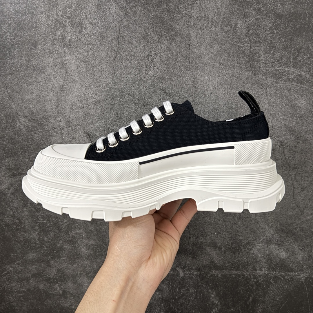 图片[2]-【HT纯原礼盒版】Alexander McQueen/亚历山大麦昆松糕鞋厚底增高小白鞋 帆布鞋 麦昆二代黑白色 全市场配色最齐(100+配色) 性价比最高 同价位品质无敌 进口丝绸亚光原版正品 水染羊皮内里 羊皮垫脚 回弹度到位 耐磨又舒适 鞋底厚4.5cm 全套原版包装 配件齐全 官方一致 凹凸定制正品原盒包装 右脚鞋舌嵌入防伪芯片装置 外盒鞋标官方二维码扫码+防伪芯片 尺码：35-45-选品中心